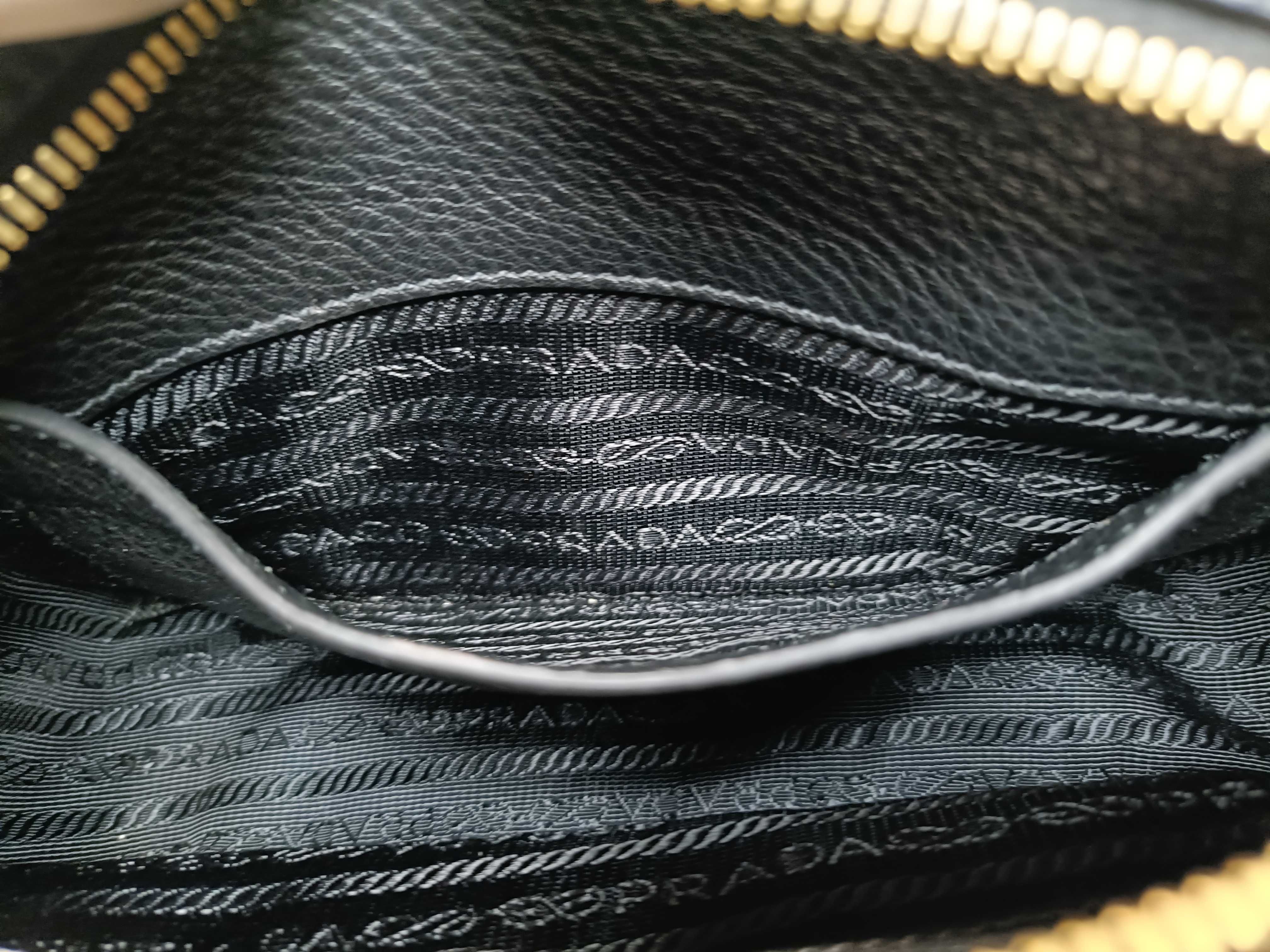 Vitello Daino Leather Shoulder Bag, Black — view 9