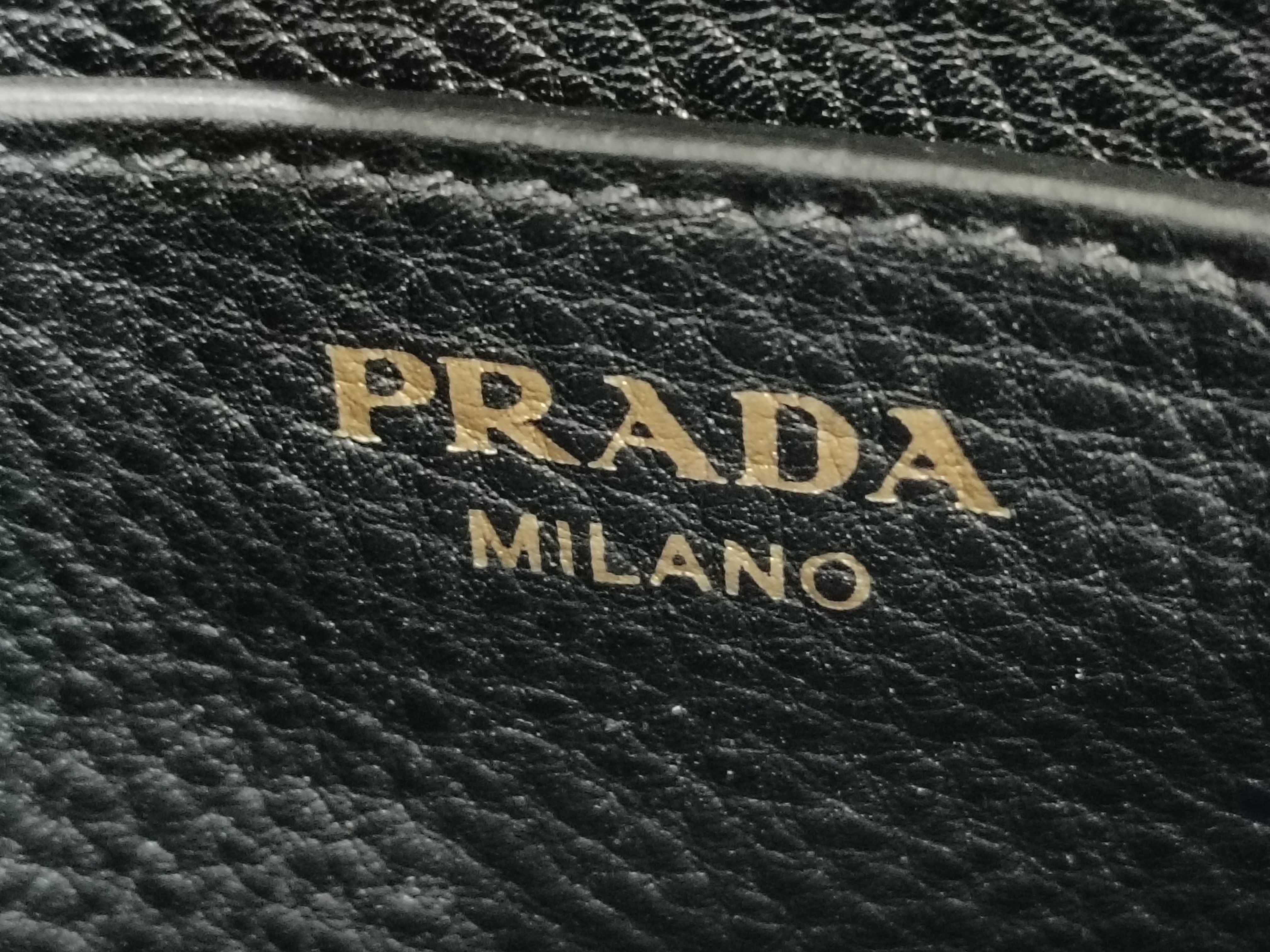 Vitello Daino Leather Shoulder Bag, Black — view 10