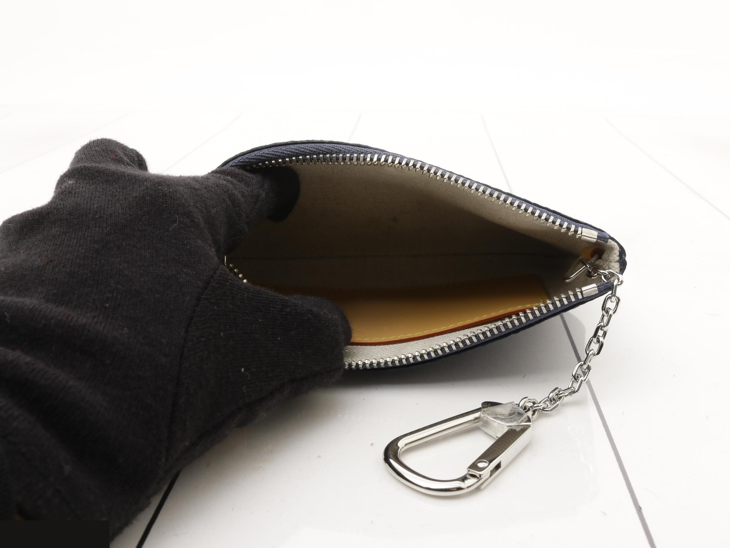 M27112 Unused Key Pouch Pochette — view 4