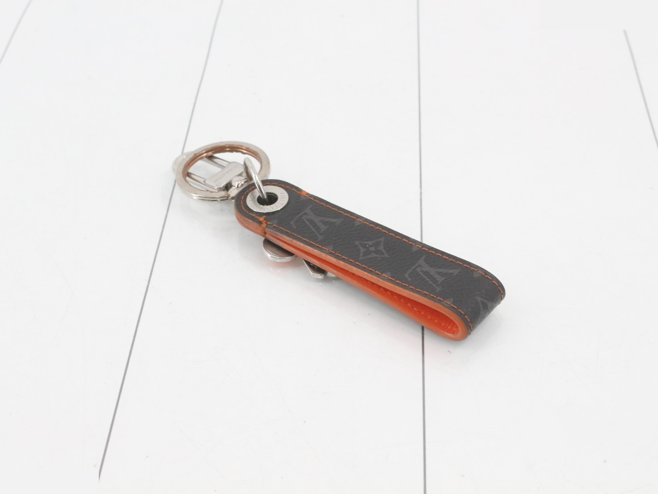 LV Keyring Dragonne Vivienne M01956 — view 2