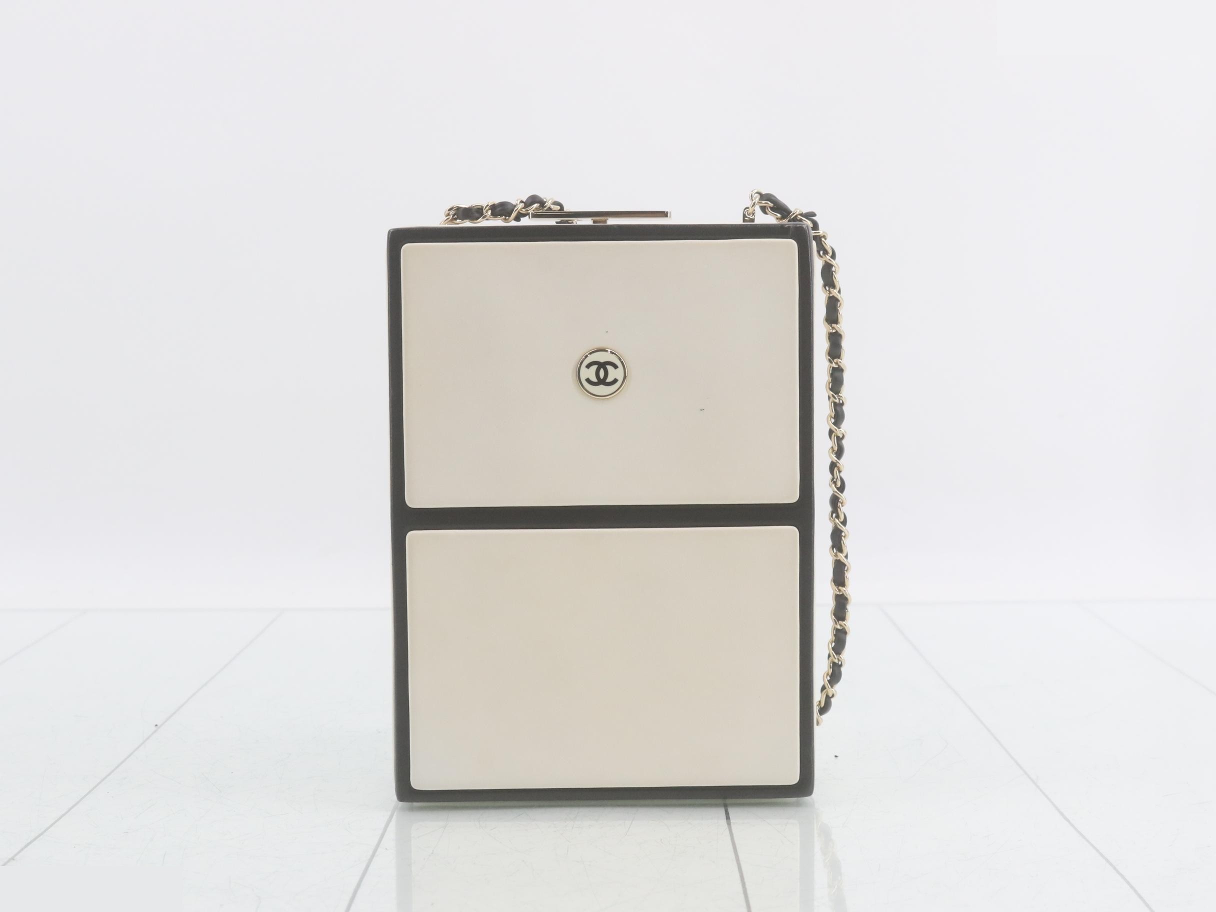 Perfume No. 5 Chain Shoulder Bag, shade #31 — view 2