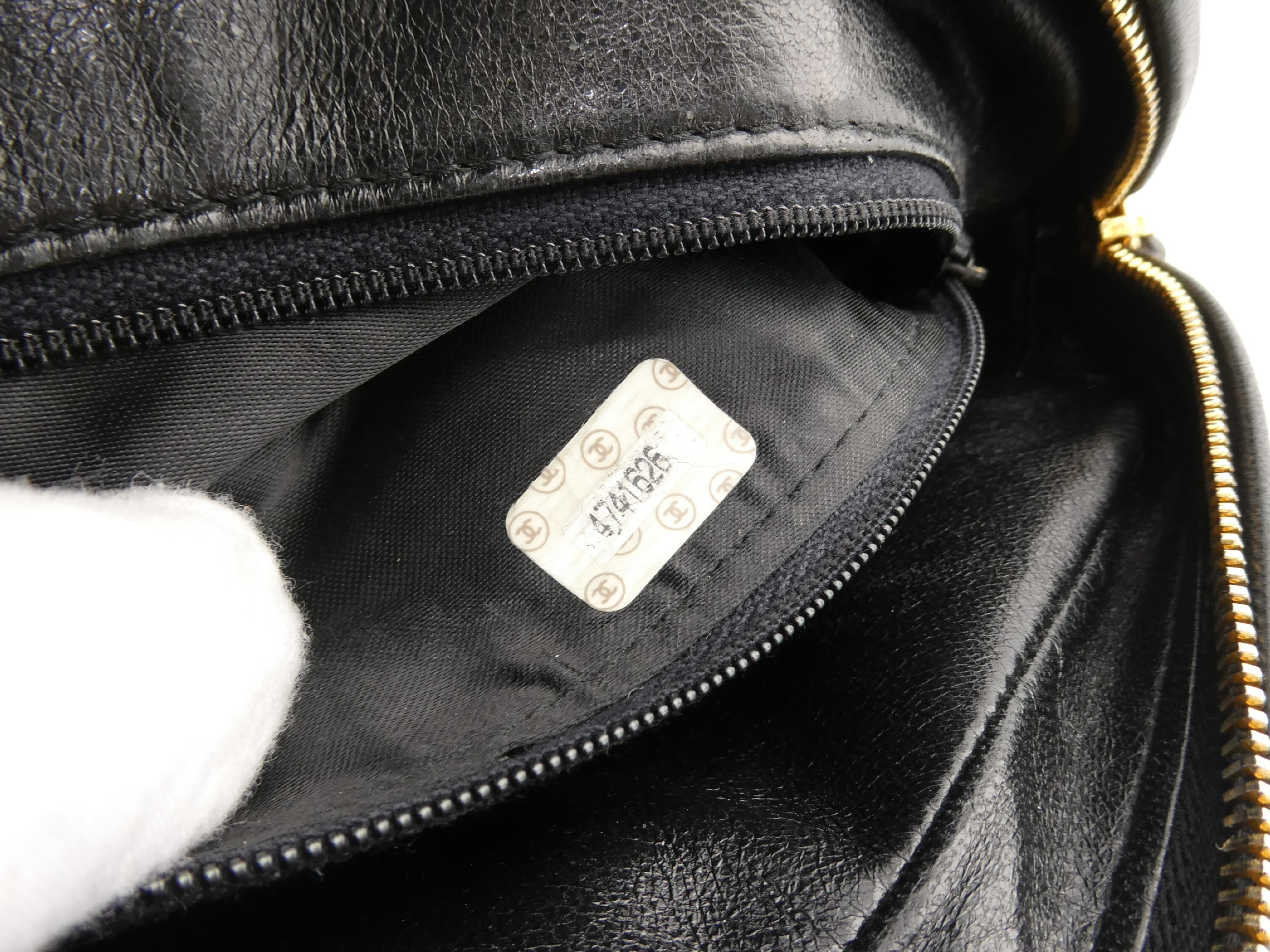 Matelassé Coco Mark Turnlock Chain Shoulder Bag — view 9