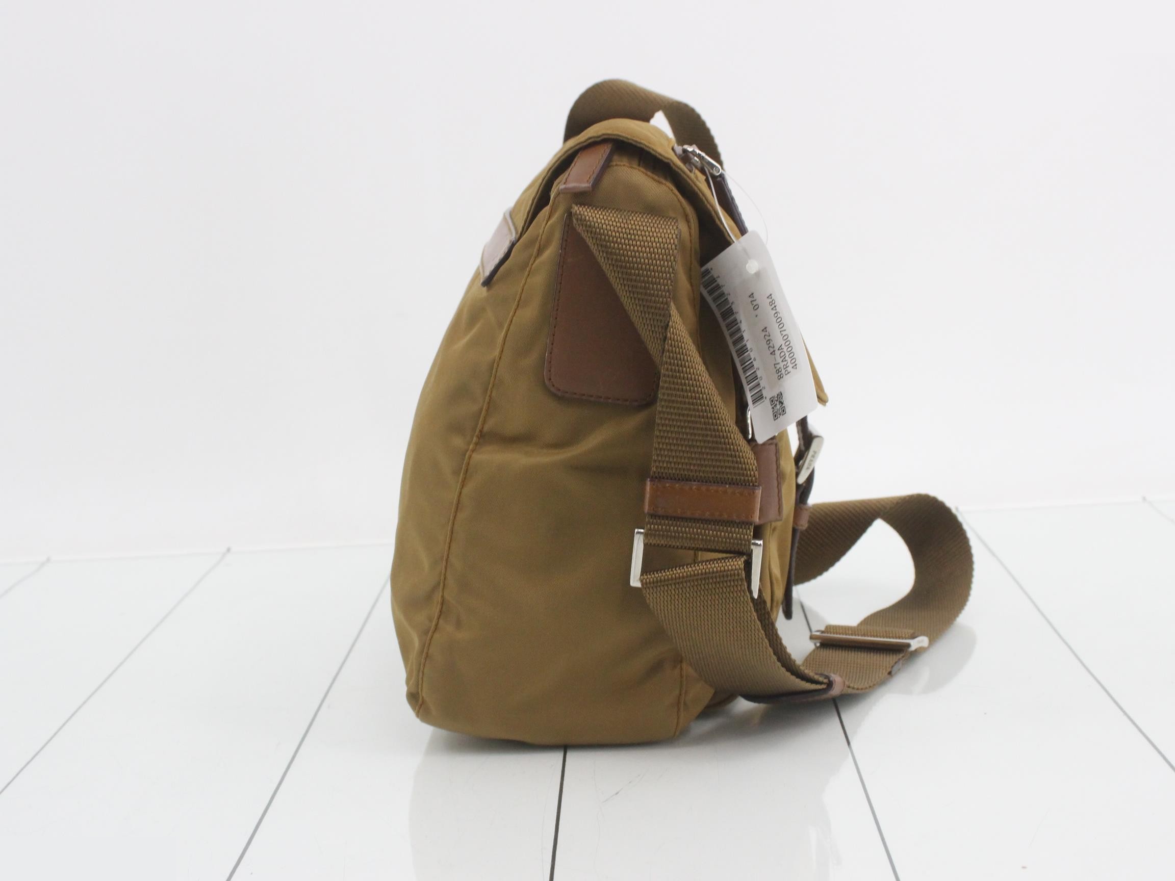 Logo Plate Shoulder Bag — view 4