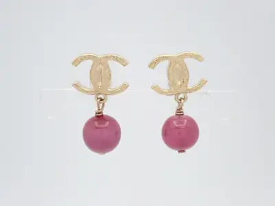 earrings, model 07A, Coco Mark, purple pearl, gold, 2.8 cm in height.