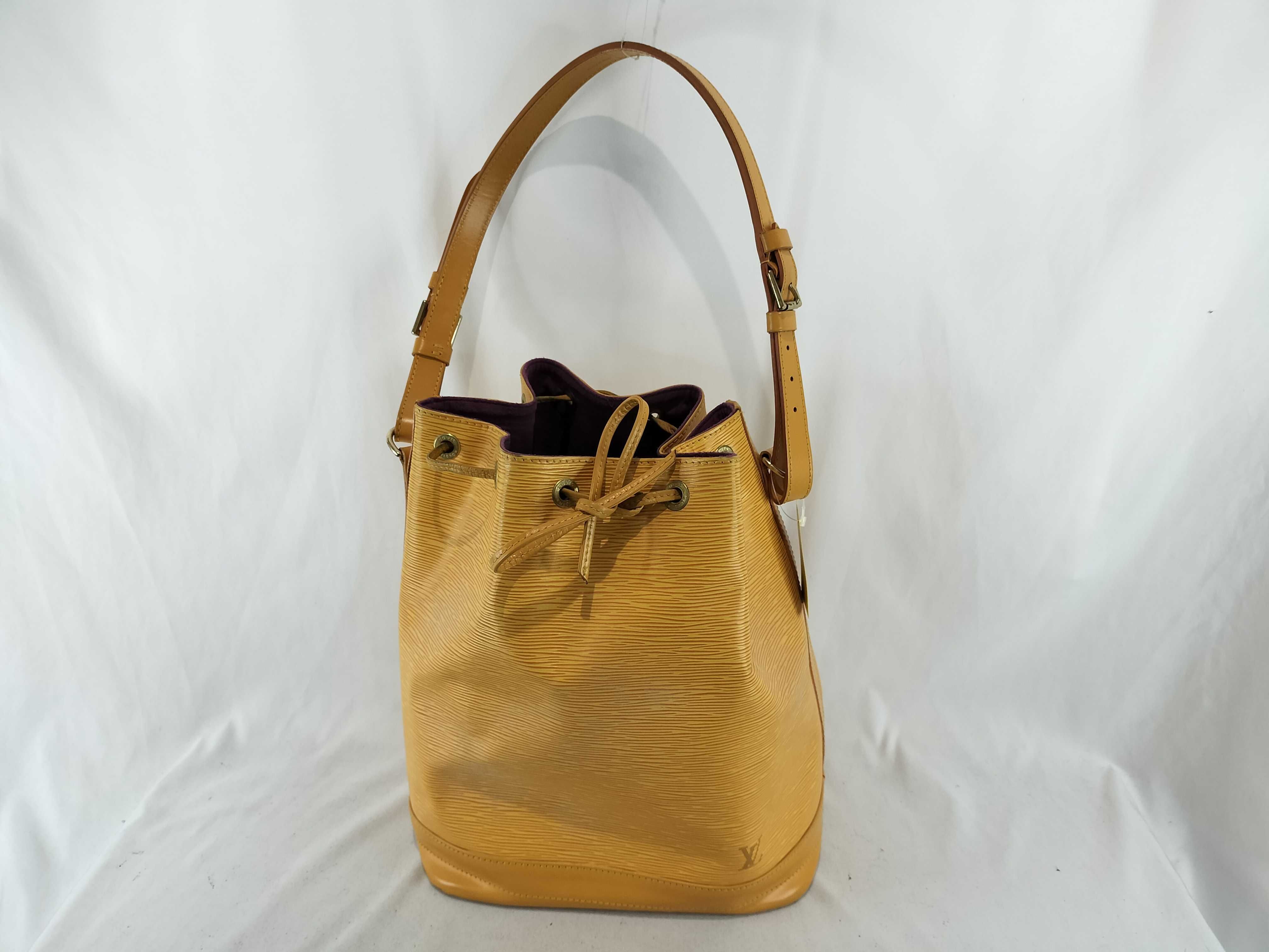 Epi Noe GM Shoulder Bag
