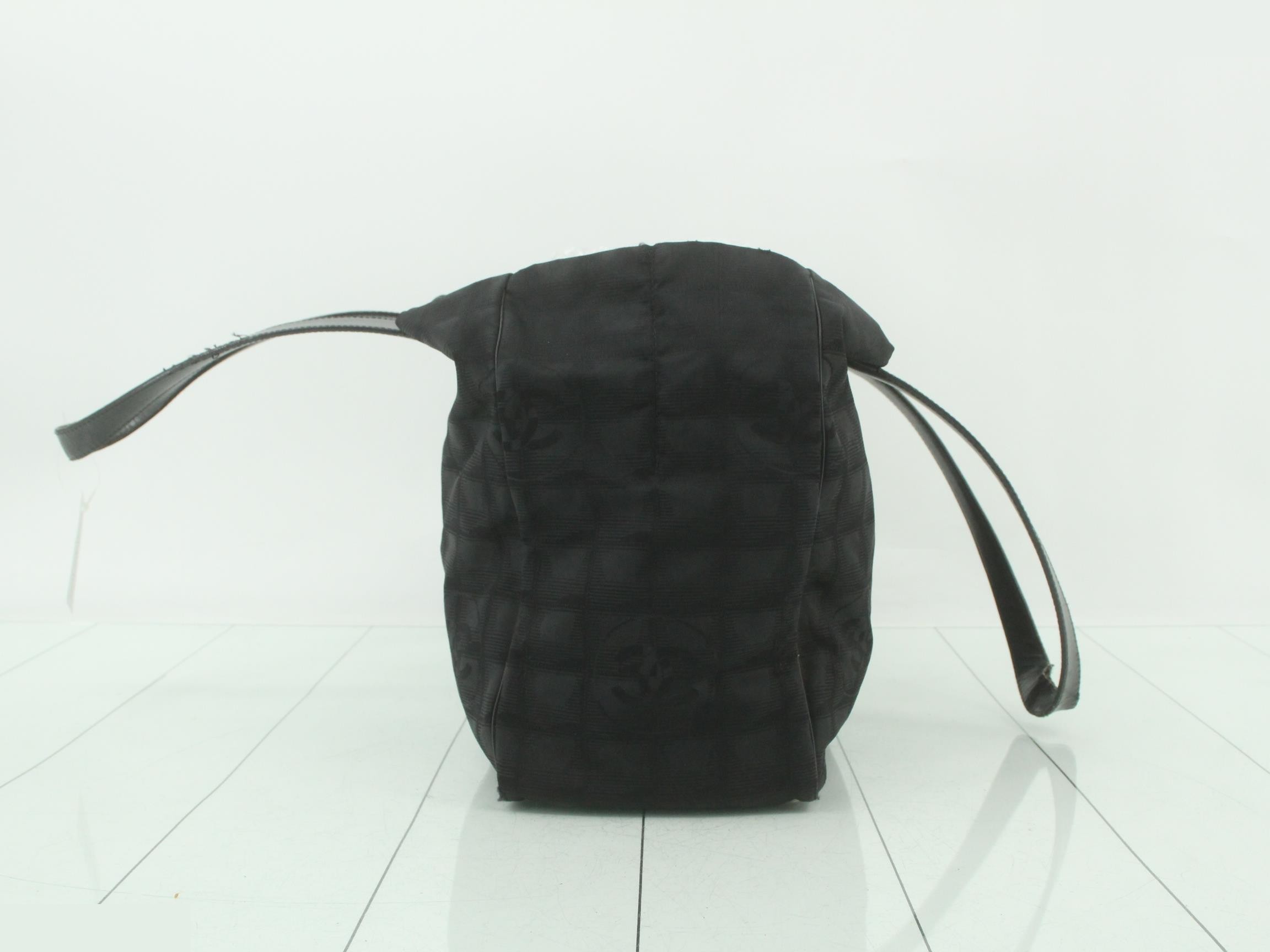 New Travel Line Nylon Tote Bag, Black — view 4