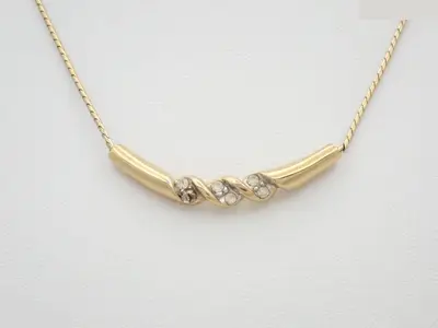 Gold necklace, chain approximately 42cm