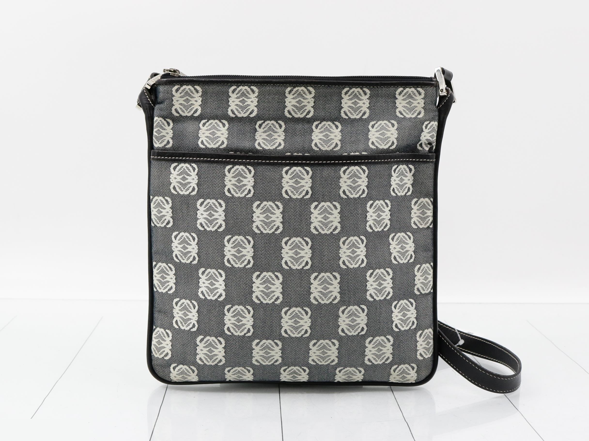 anagram shoulder bag