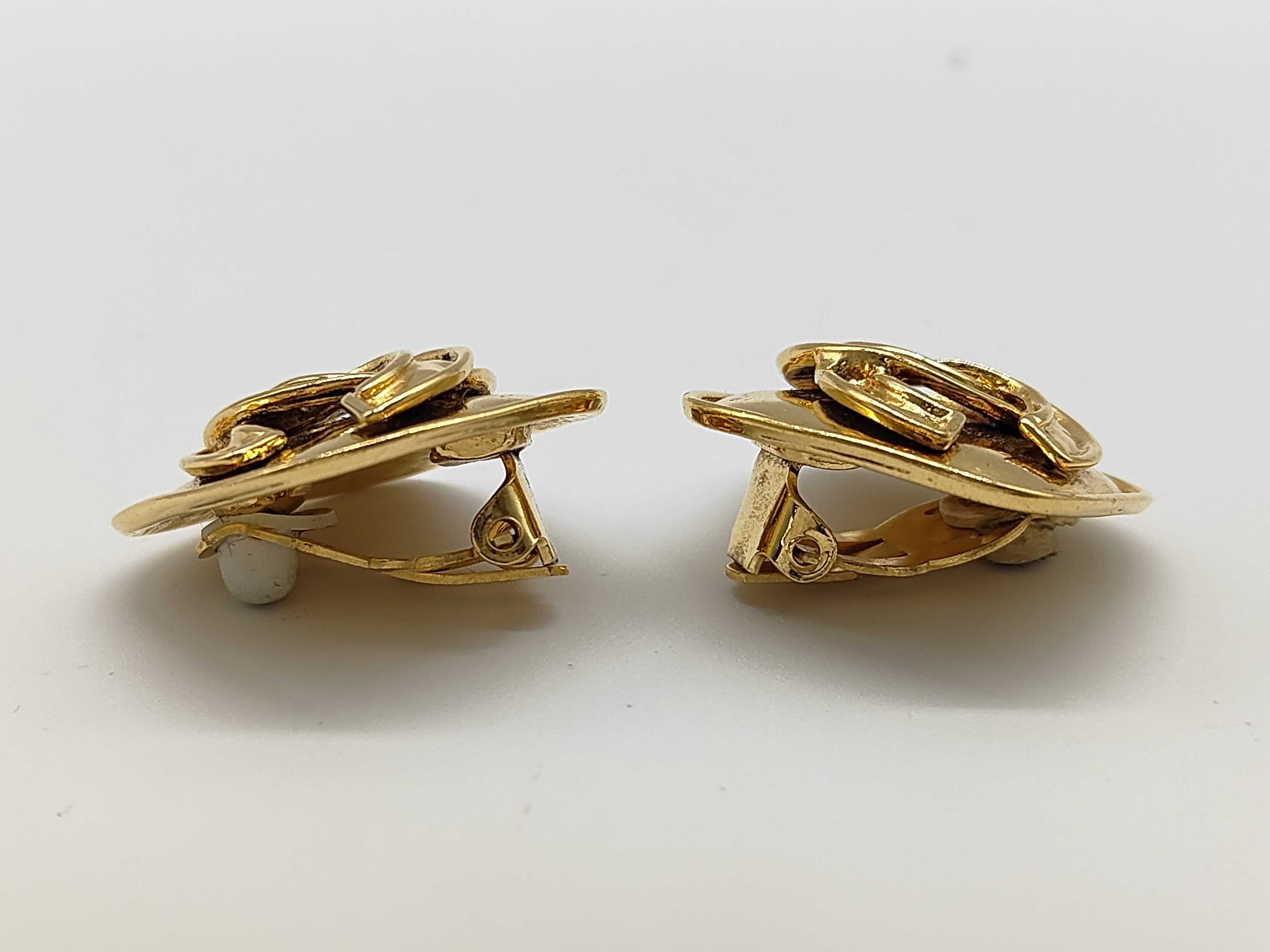 earrings with box, square plate design. — view 3
