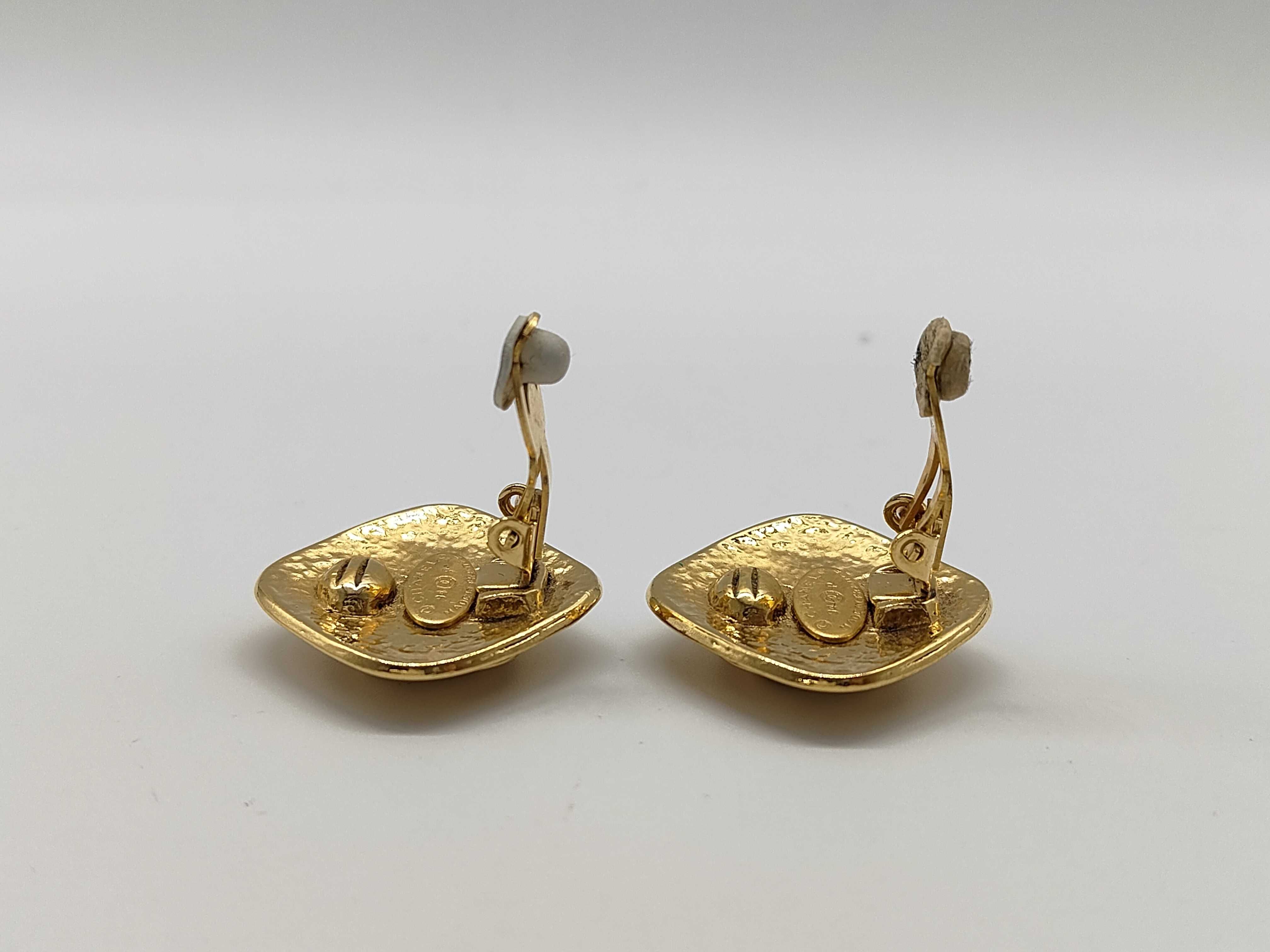 earrings with box, square plate design. — view 4