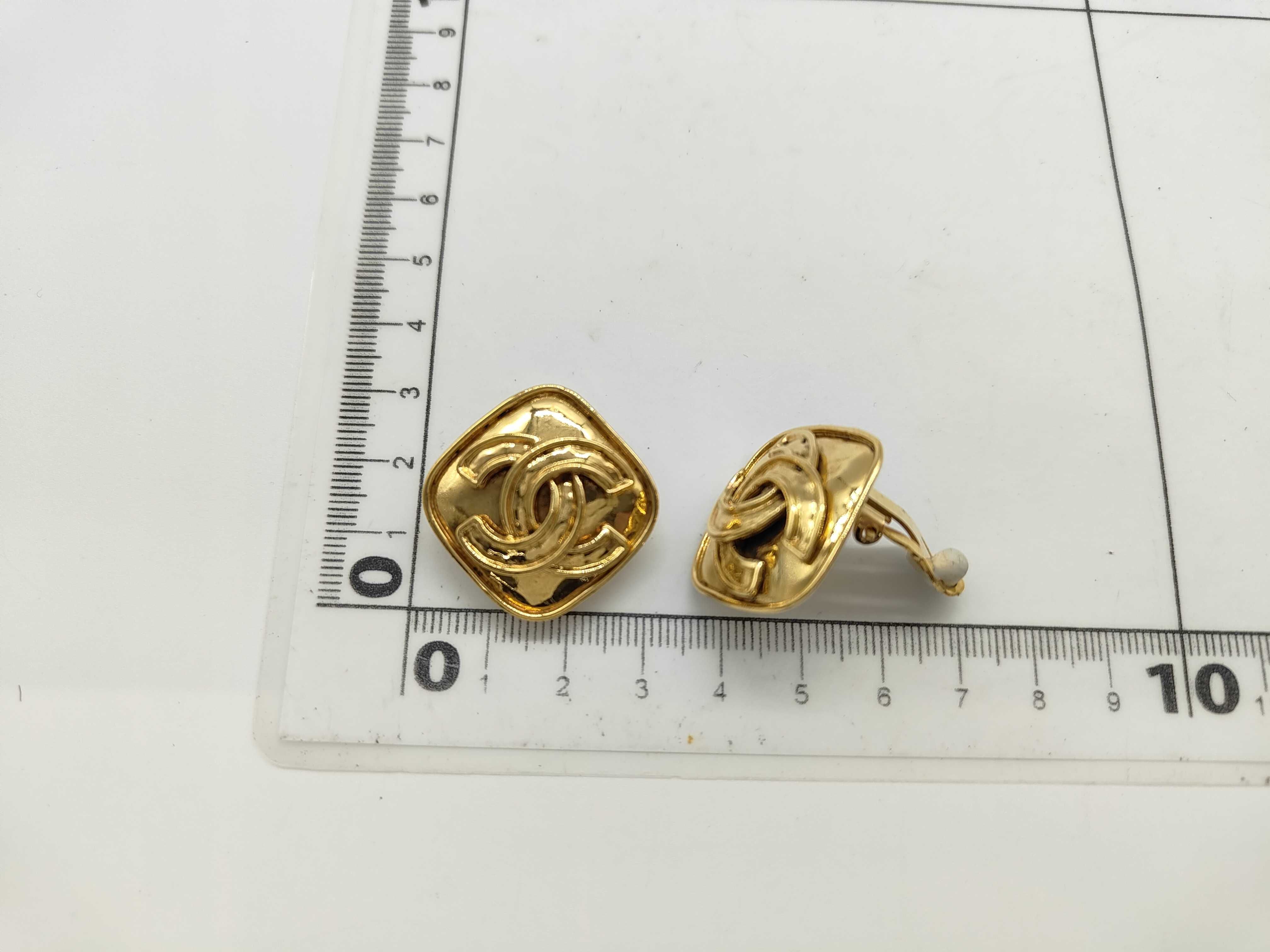 earrings with box, square plate design. — view 6