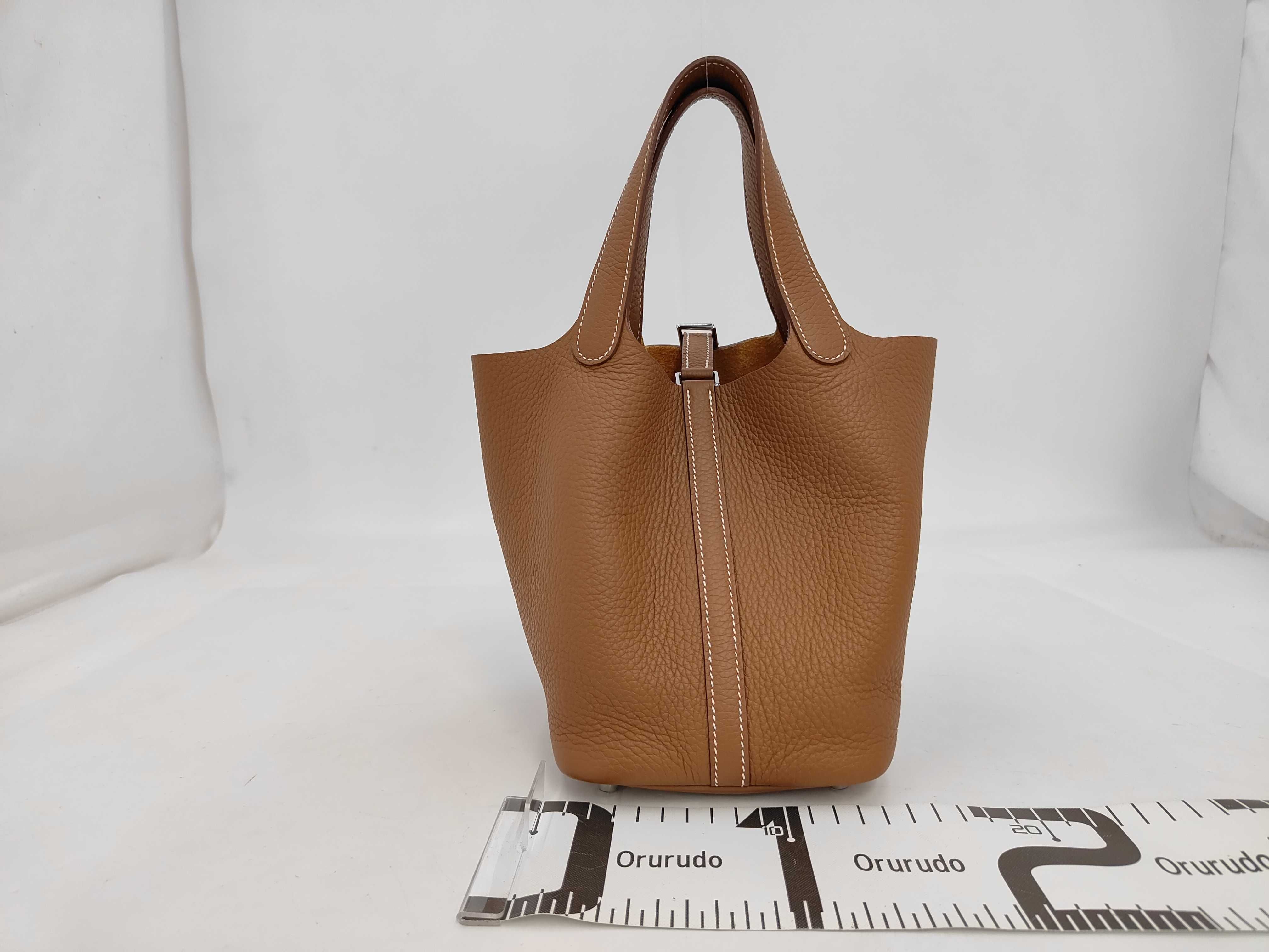 Picotin Lock 18 PM, Taurillon Clemence leather, gold and silver hardware, B: 2023 model, handbag — view 2