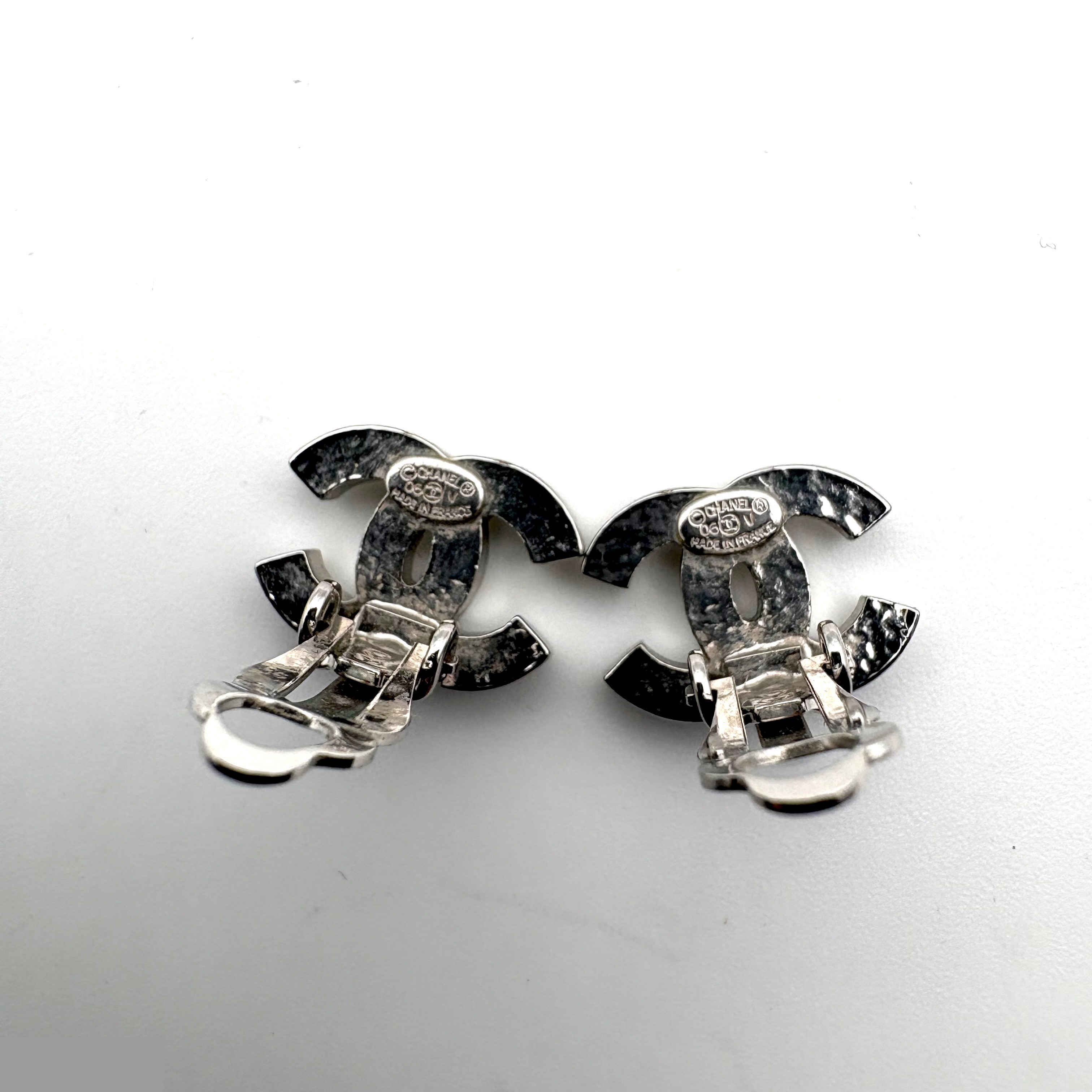 Cocomark stone (precious metal) earrings — view 3