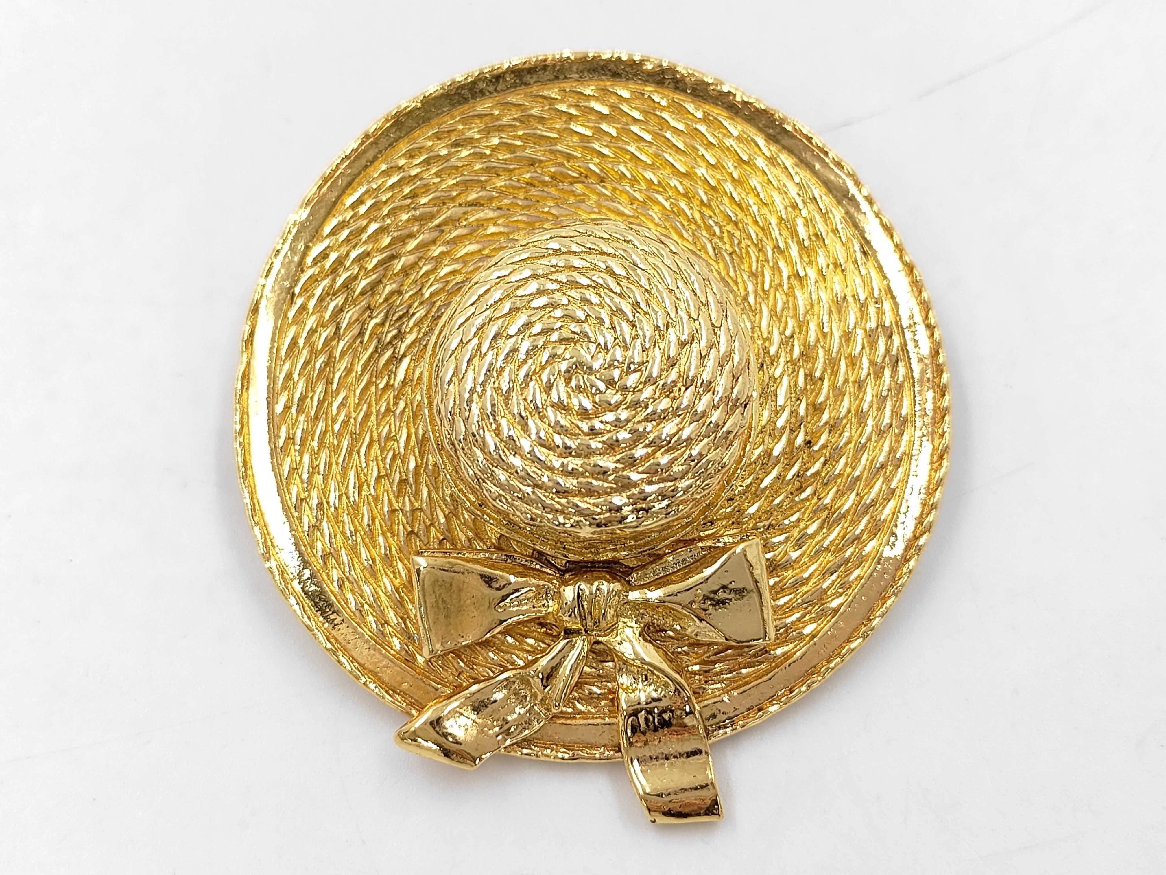 Straw Hat Motif Brooch (with box)