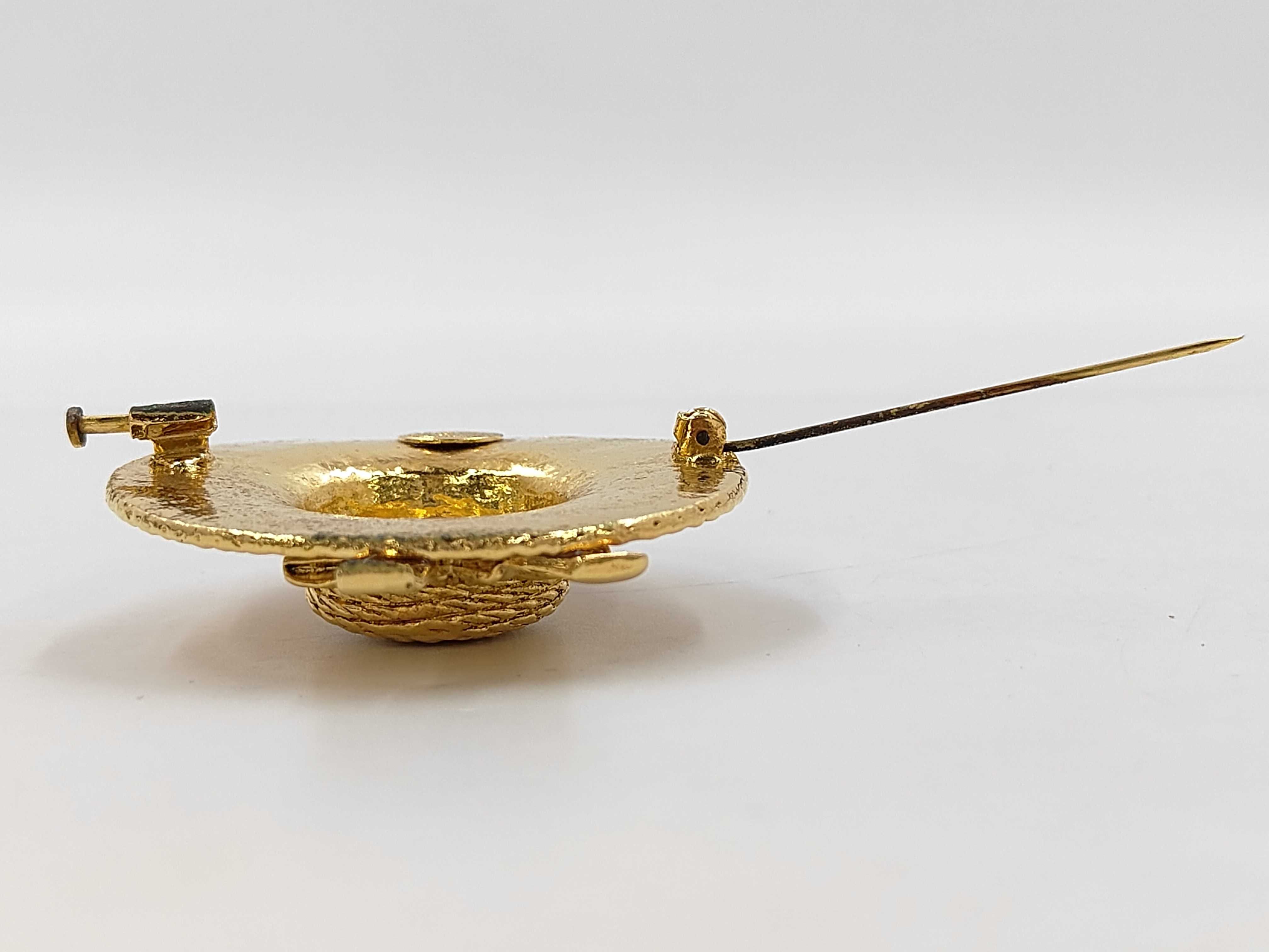 Straw Hat Motif Brooch (with box) — view 2