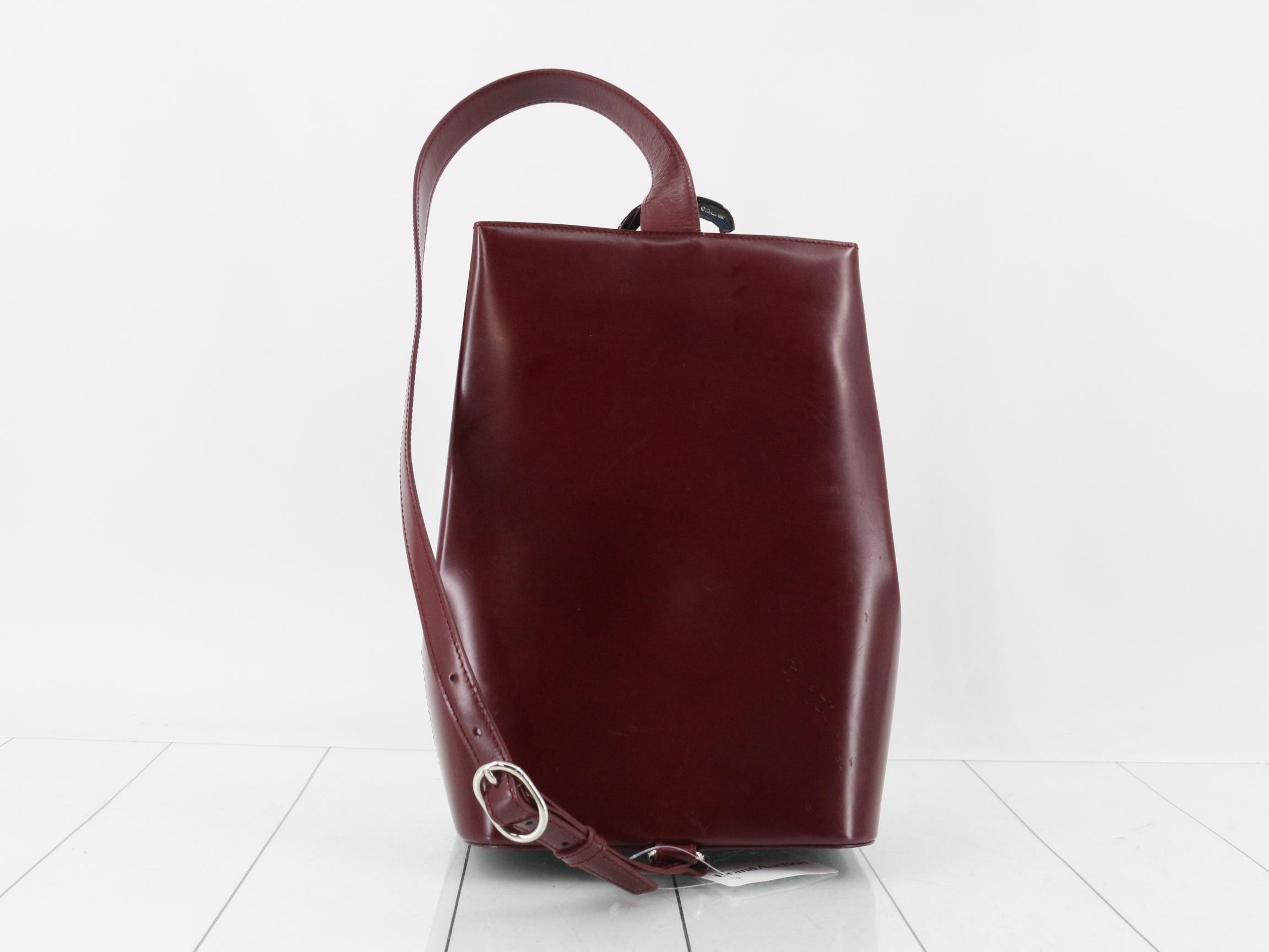 Panthère One-Shoulder Bag, Bordeaux, Silver Hardware, 20 x 30 x 14 cm — view 2
