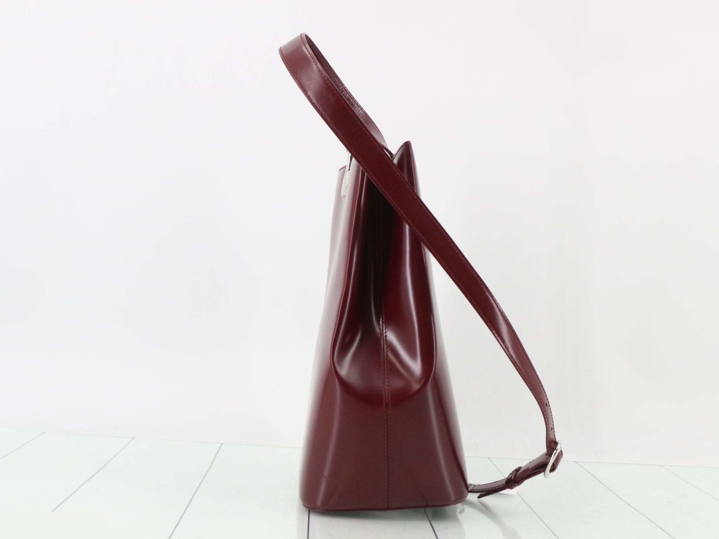 Panthère One-Shoulder Bag, Bordeaux, Silver Hardware, 20 x 30 x 14 cm — view 3