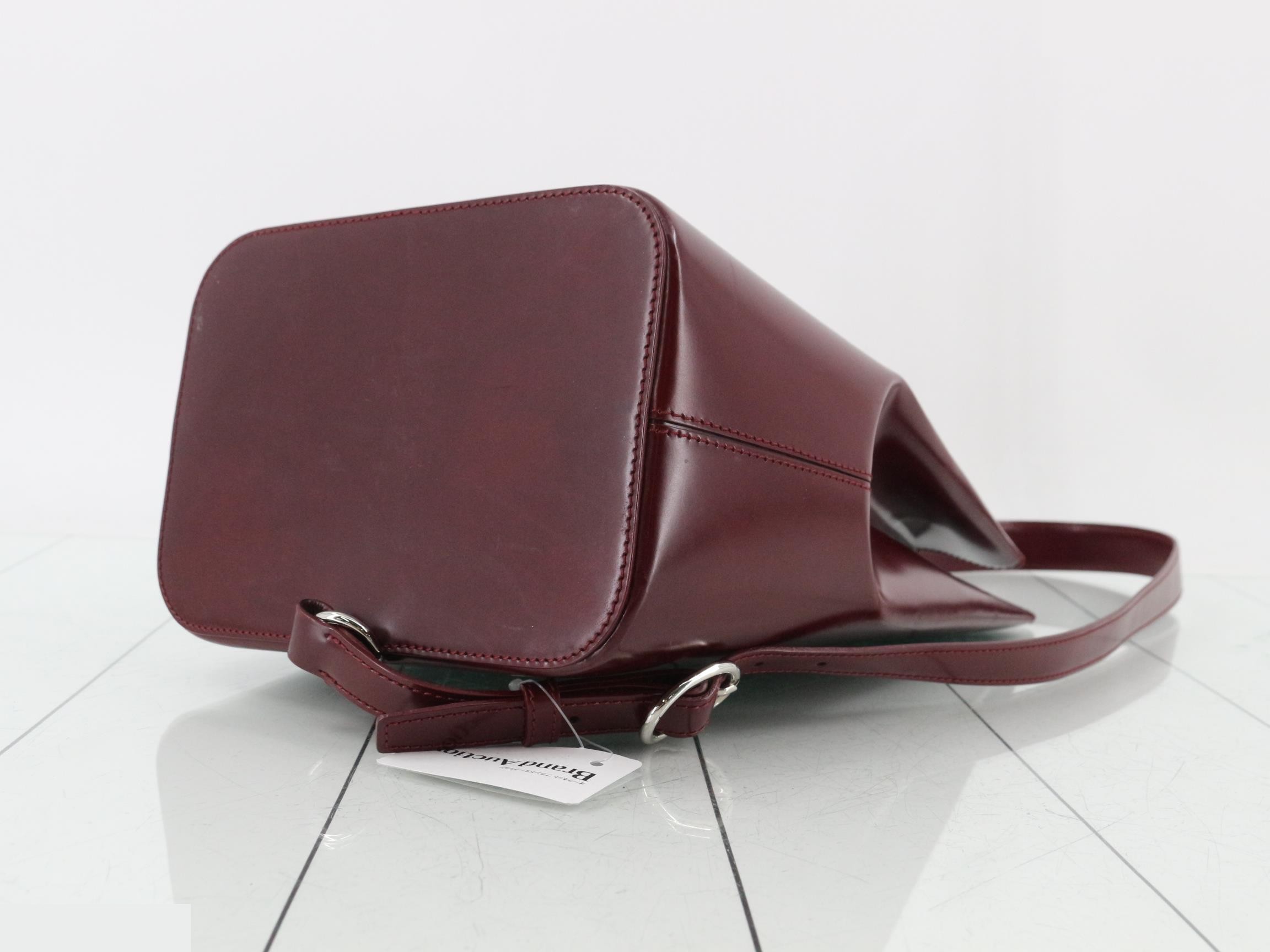 Panthère One-Shoulder Bag, Bordeaux, Silver Hardware, 20 x 30 x 14 cm — view 6