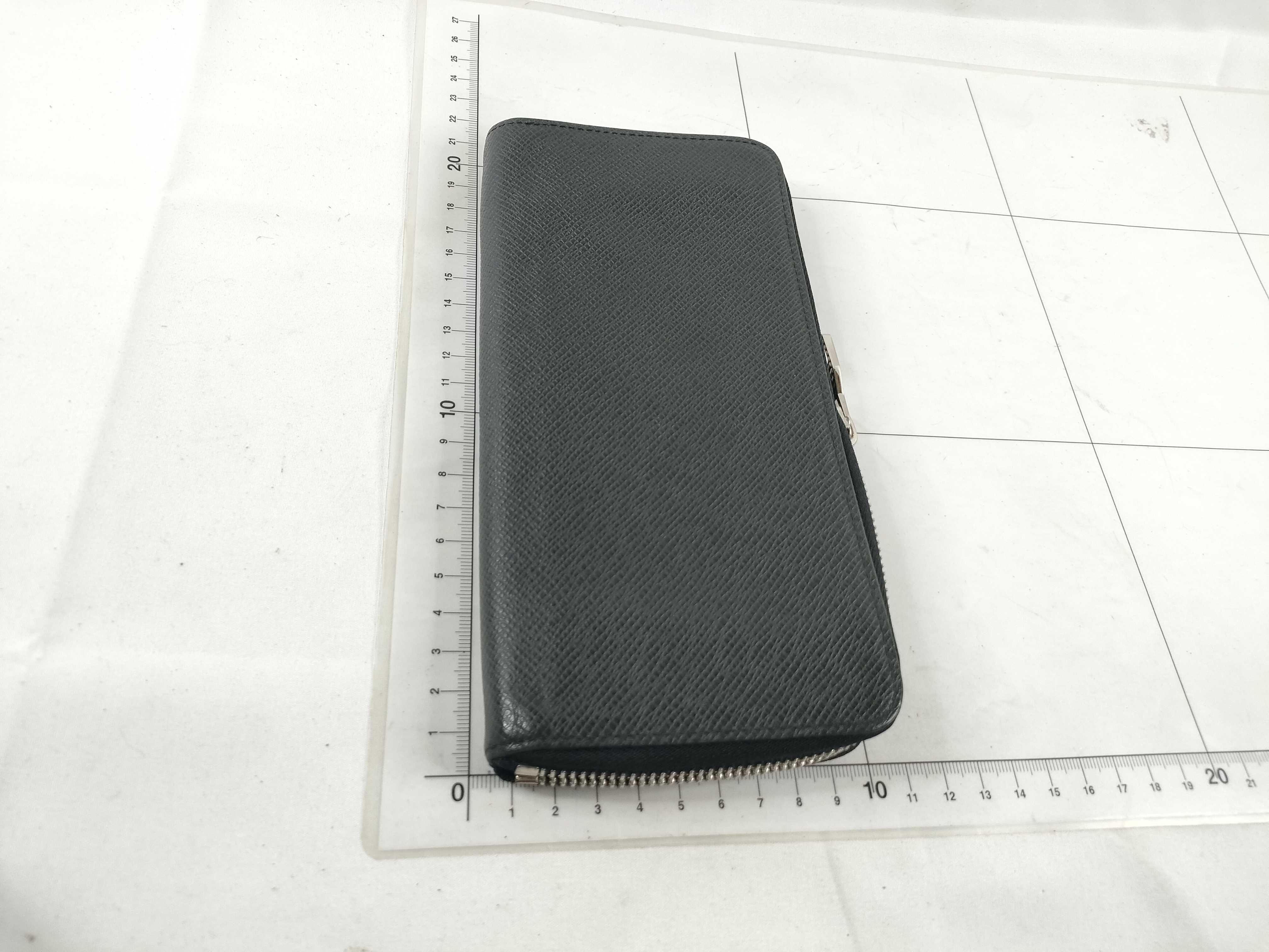 Taiga Louis Vuitton Zippy Wallet Vertical Wallet — view 2