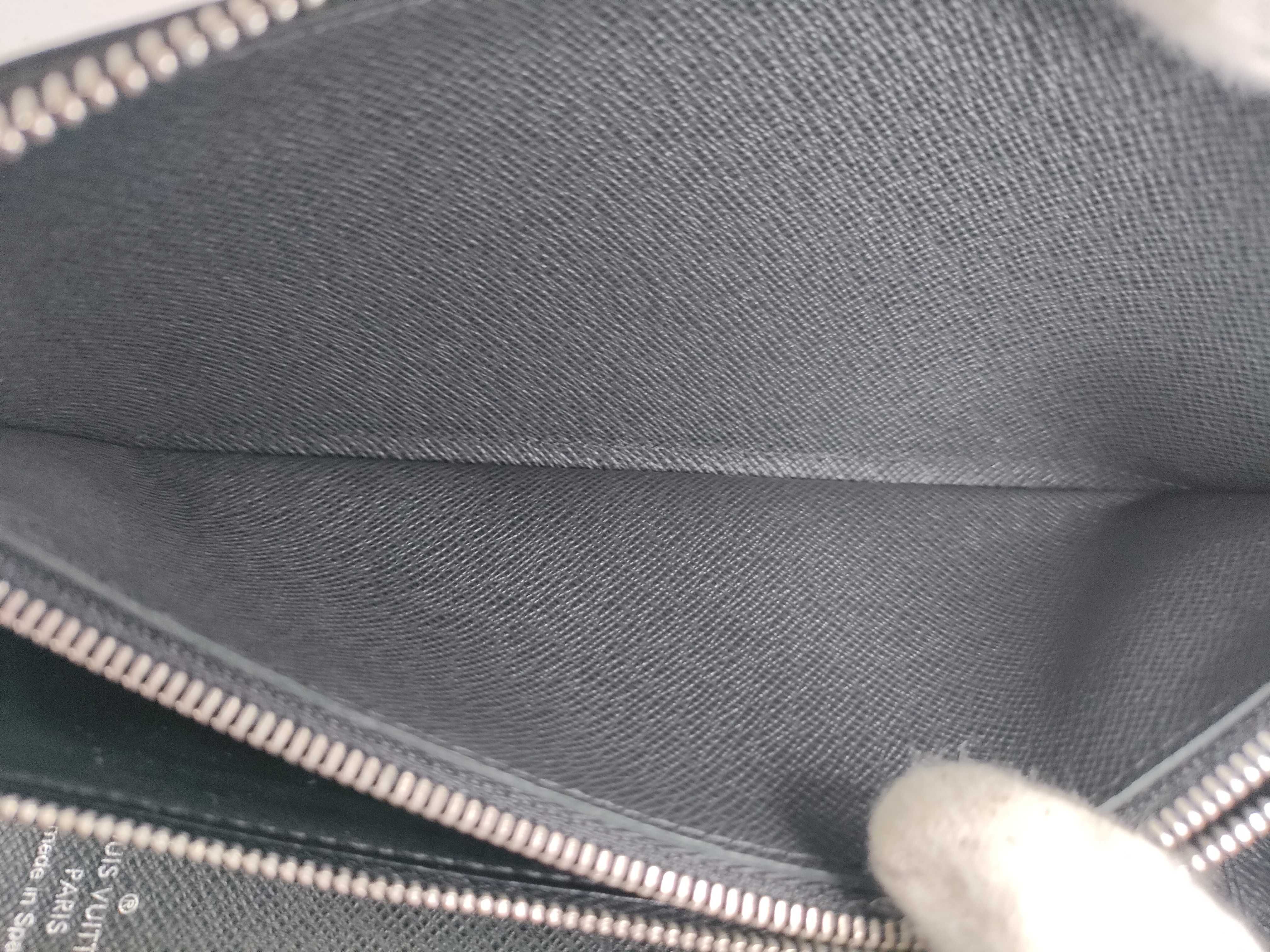 Taiga Louis Vuitton Zippy Wallet Vertical Wallet — view 11