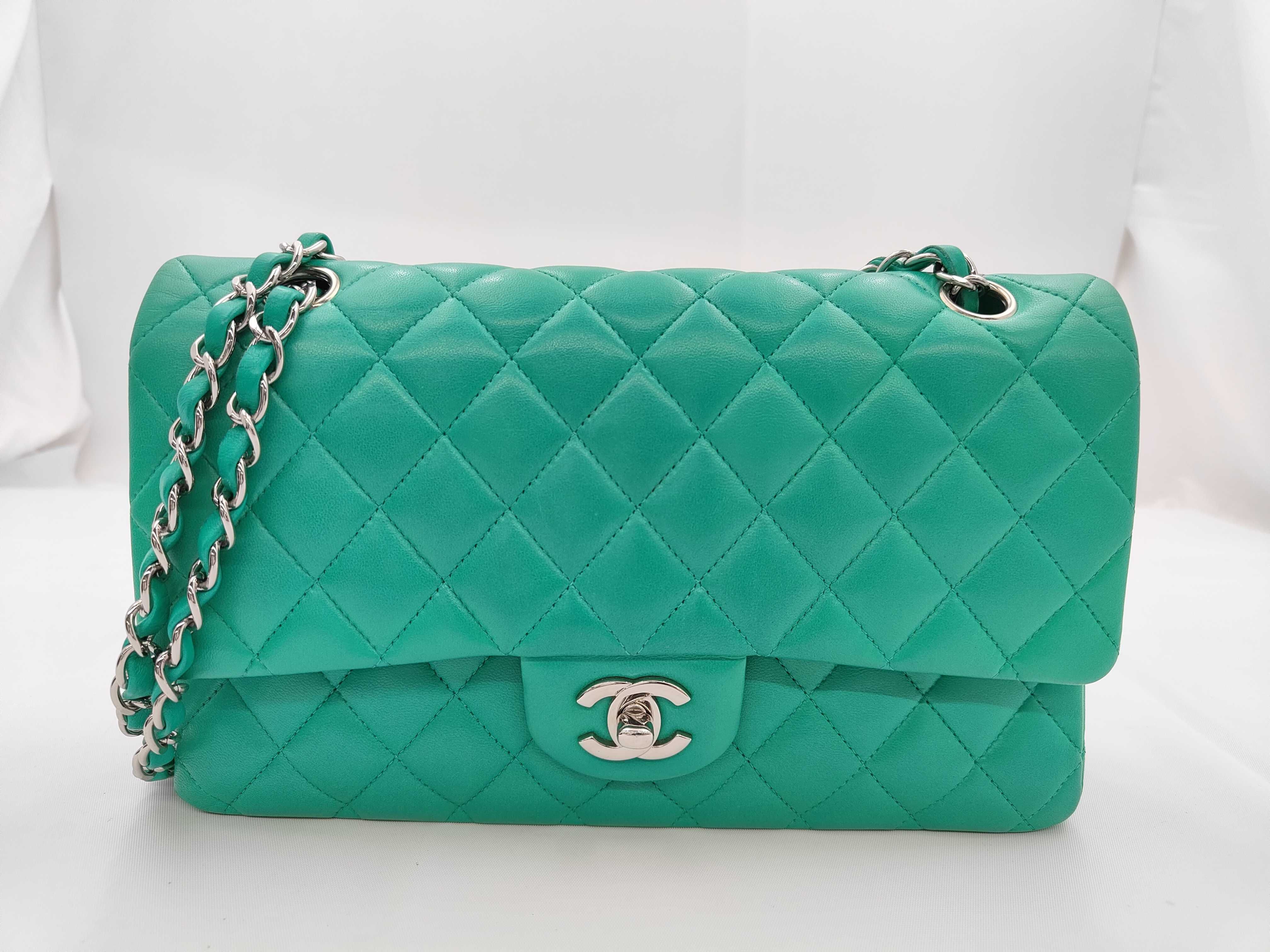 Matelassé 25 Lambskin Green Double Flap Double Chain Shoulder Bag