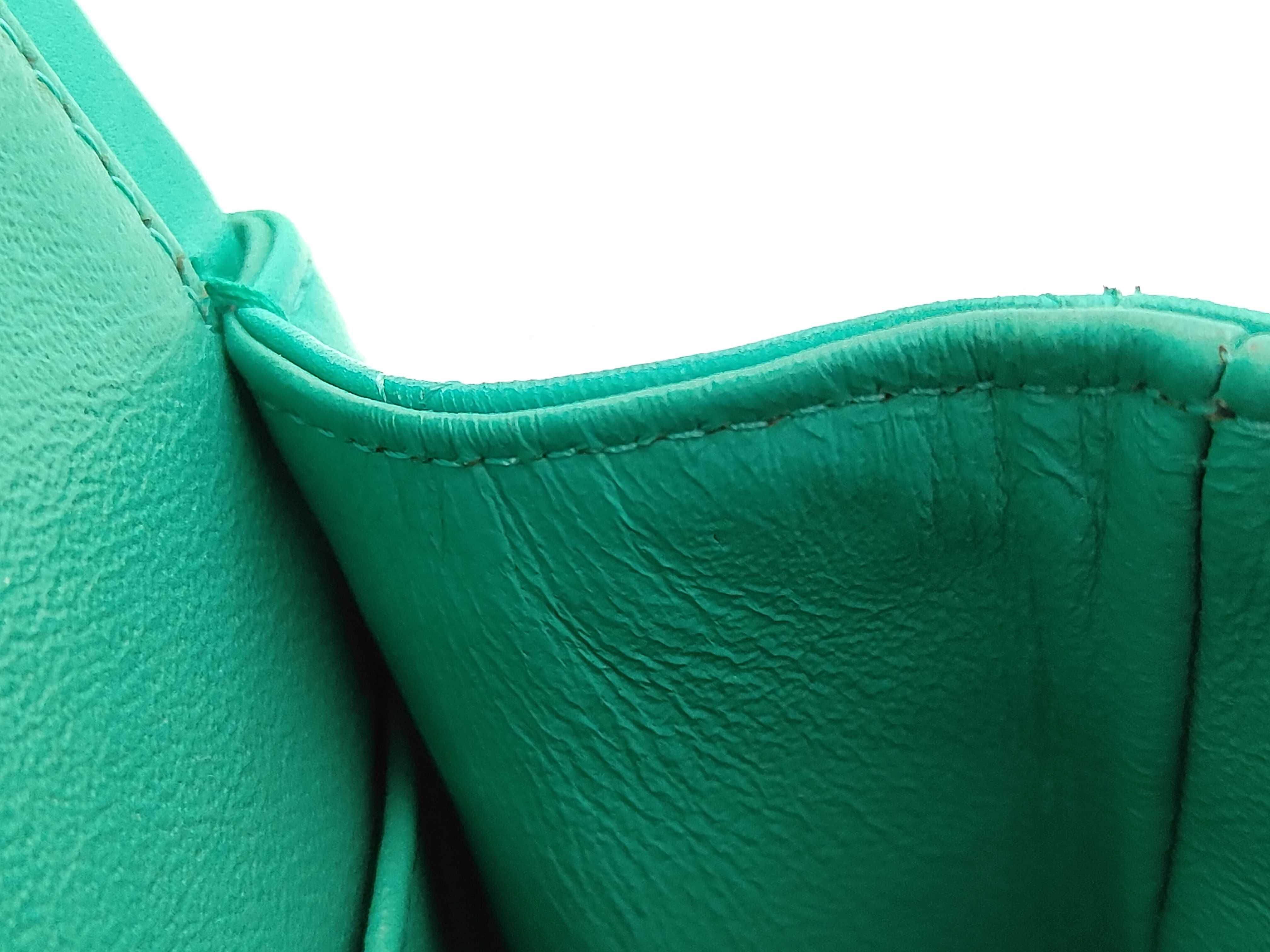 Matelassé 25 Lambskin Green Double Flap Double Chain Shoulder Bag — view 12