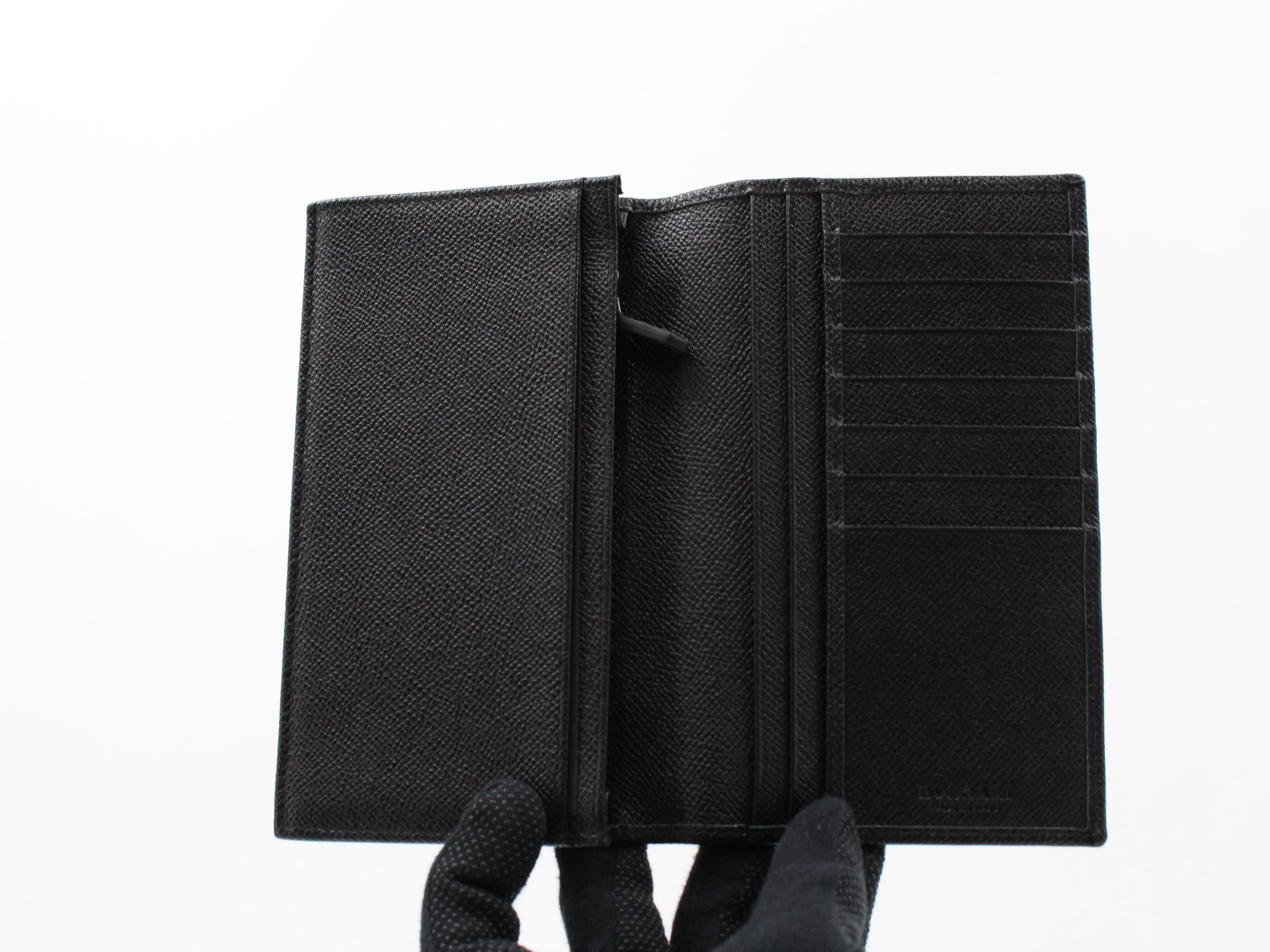 long wallet, protective seals still attached, unused, black. — view 4