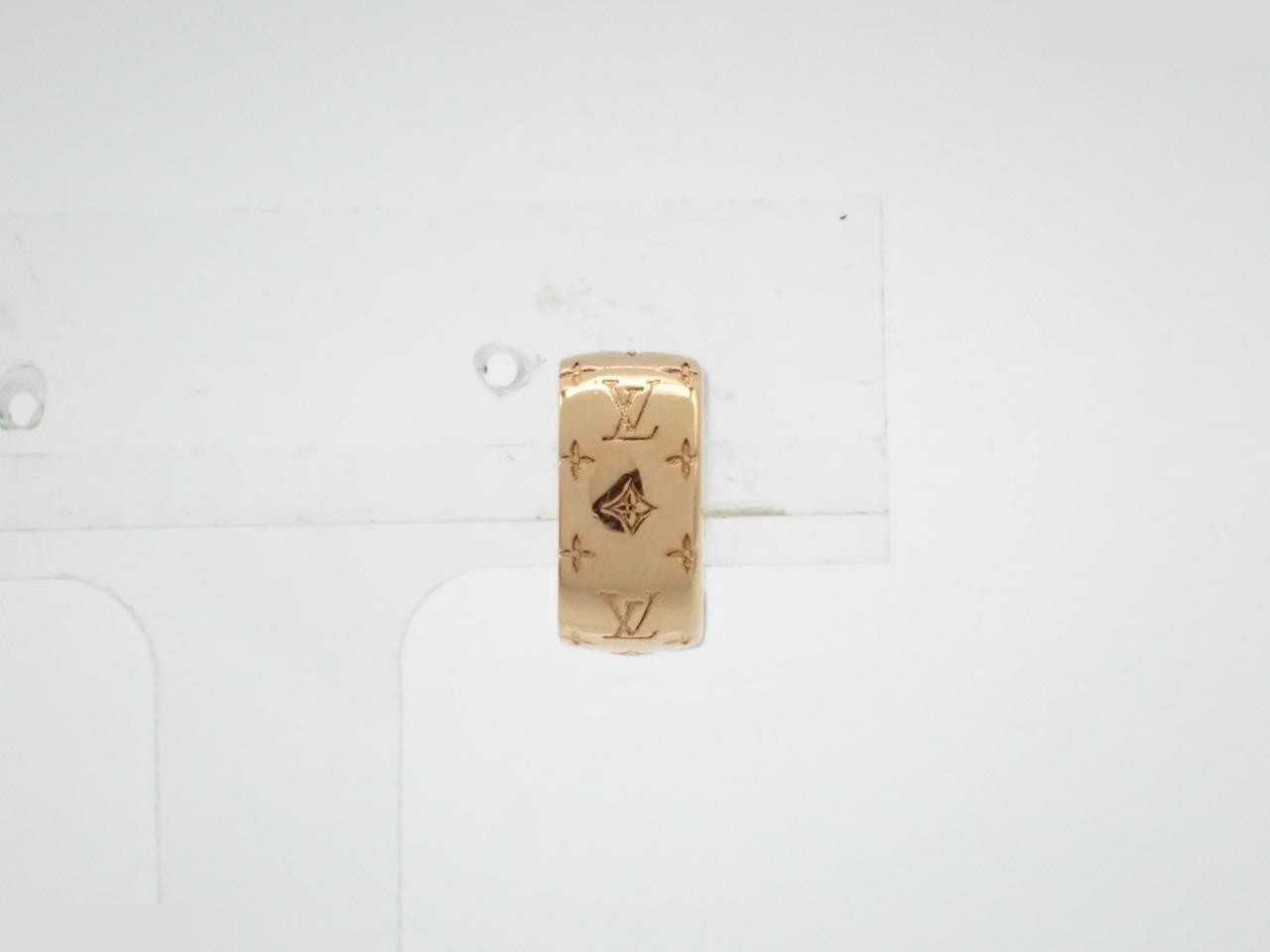 One earring (single earring only)