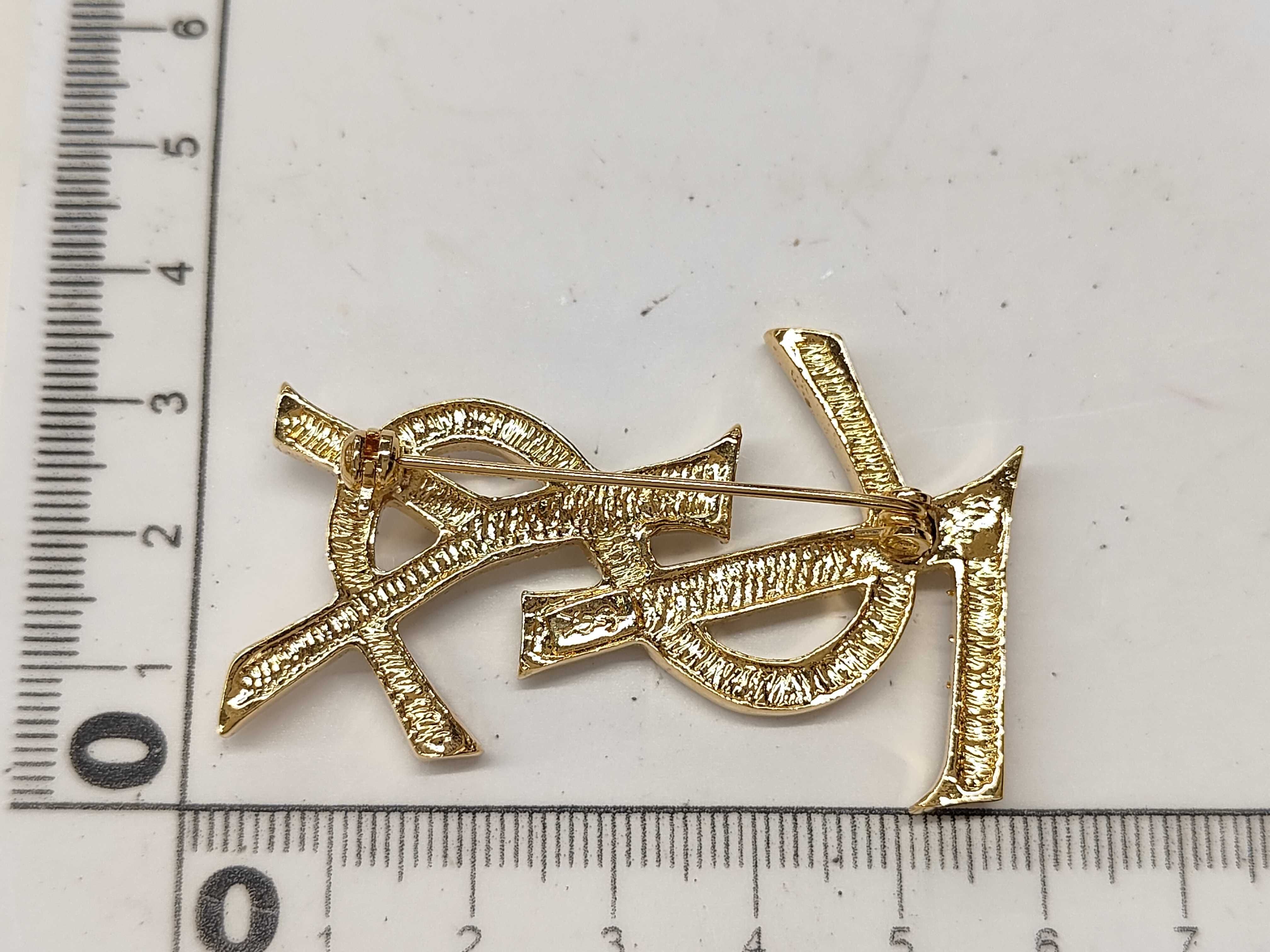 brooch — view 6