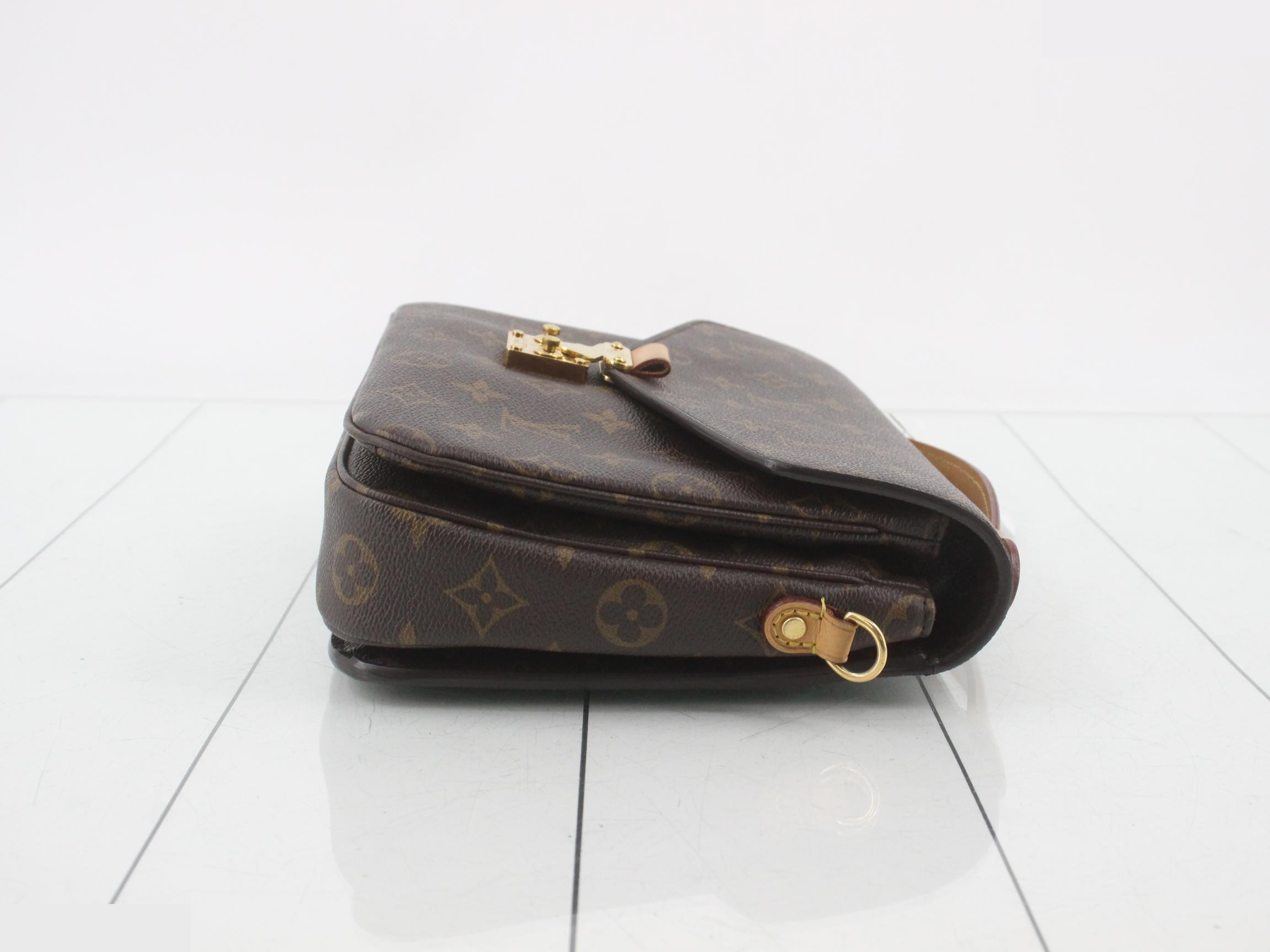 Monogram Pochette Métis MM 2-Way Shoulder/Handbag — view 3