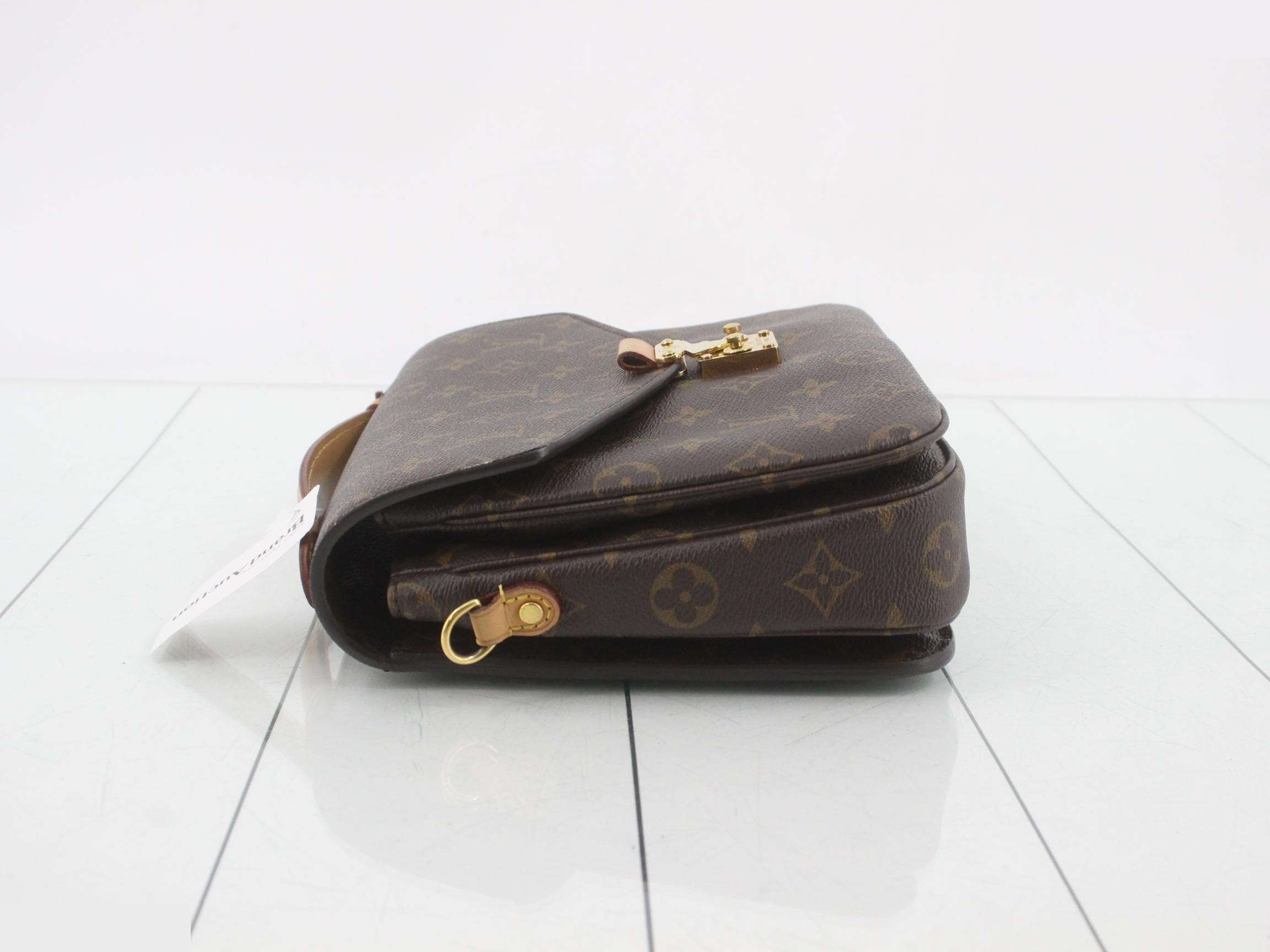 Monogram Pochette Métis MM 2-Way Shoulder/Handbag — view 4