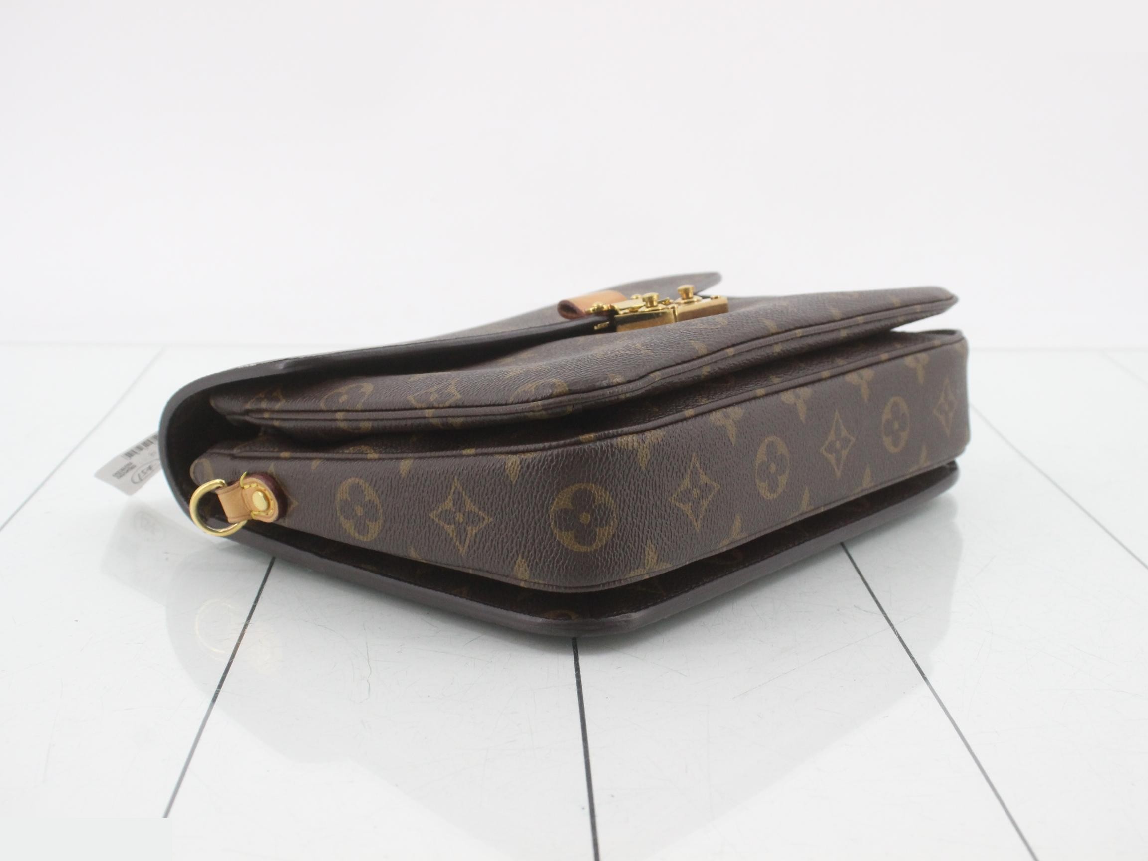 Monogram Pochette Métis MM 2-Way Shoulder/Handbag — view 5