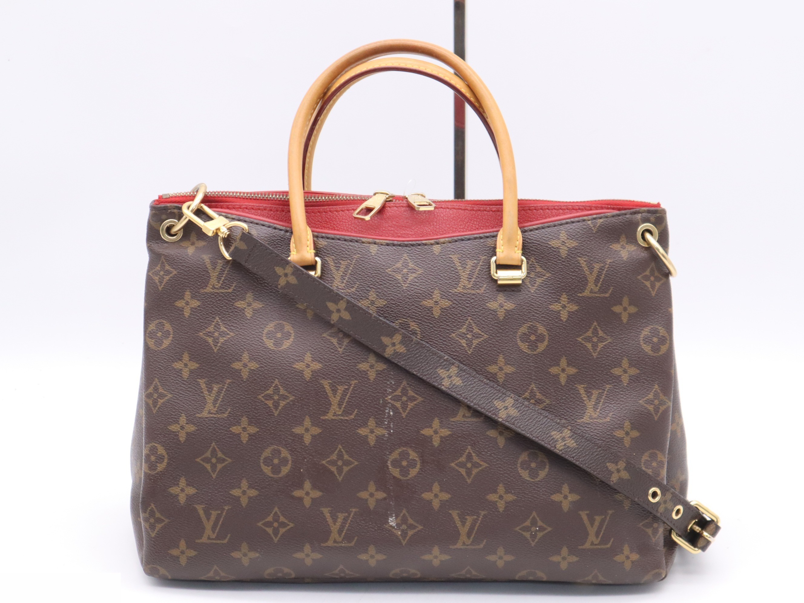 Pallas Cerise with shoulder strap