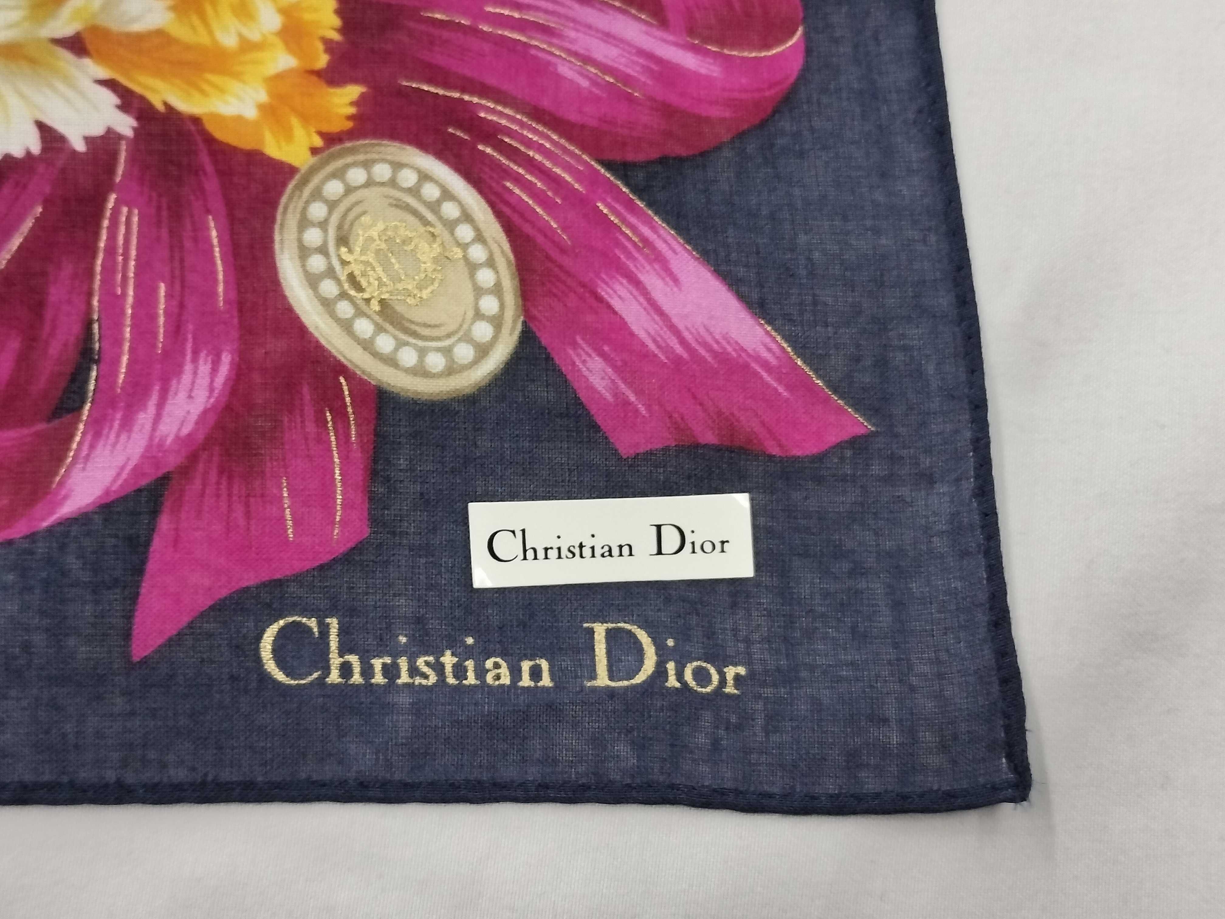 handkerchief scarf with sticker, tulip, ribbon, emblem, and other accessories. — view 3
