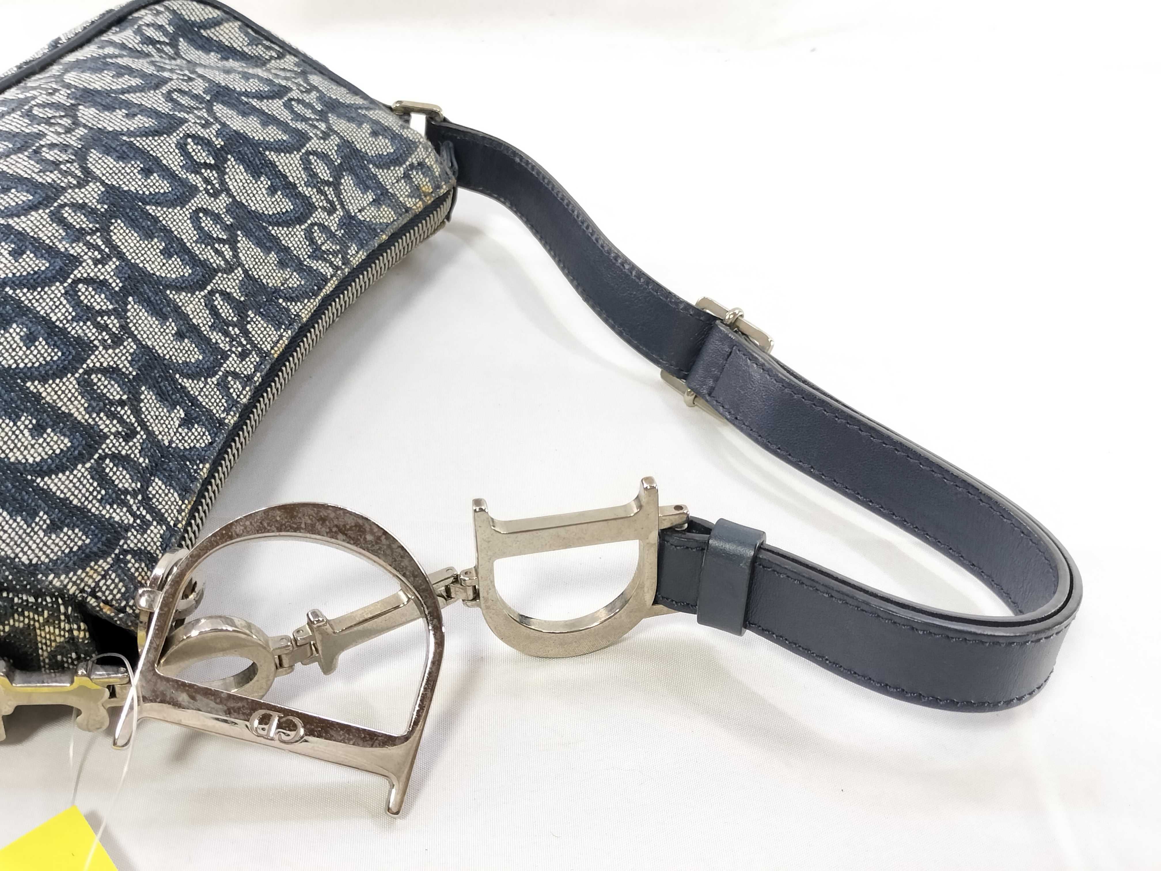 Trotter Logo Chain One-Shoulder Bag — view 4