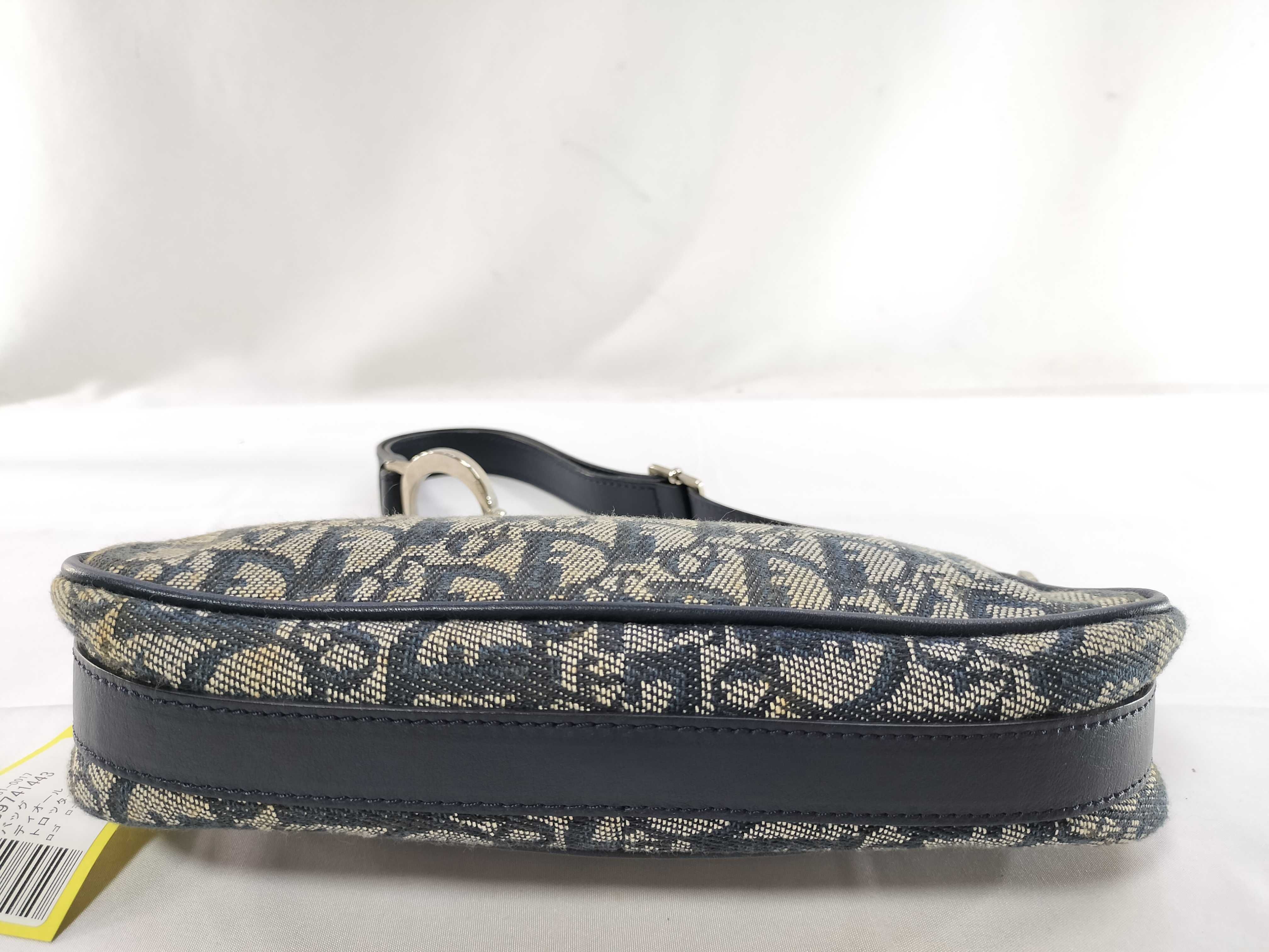 Trotter Logo Chain One-Shoulder Bag — view 6