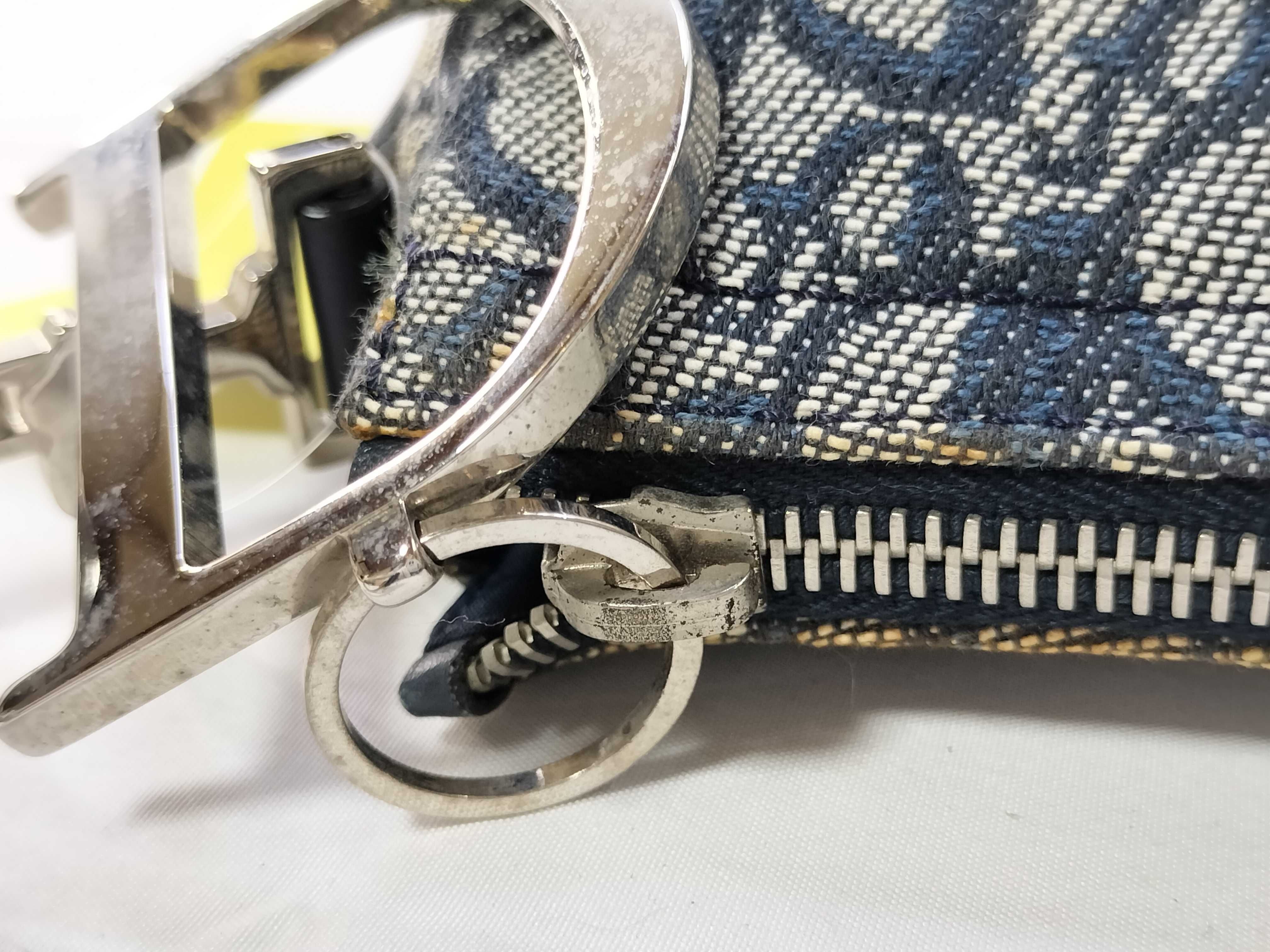 Trotter Logo Chain One-Shoulder Bag — view 8