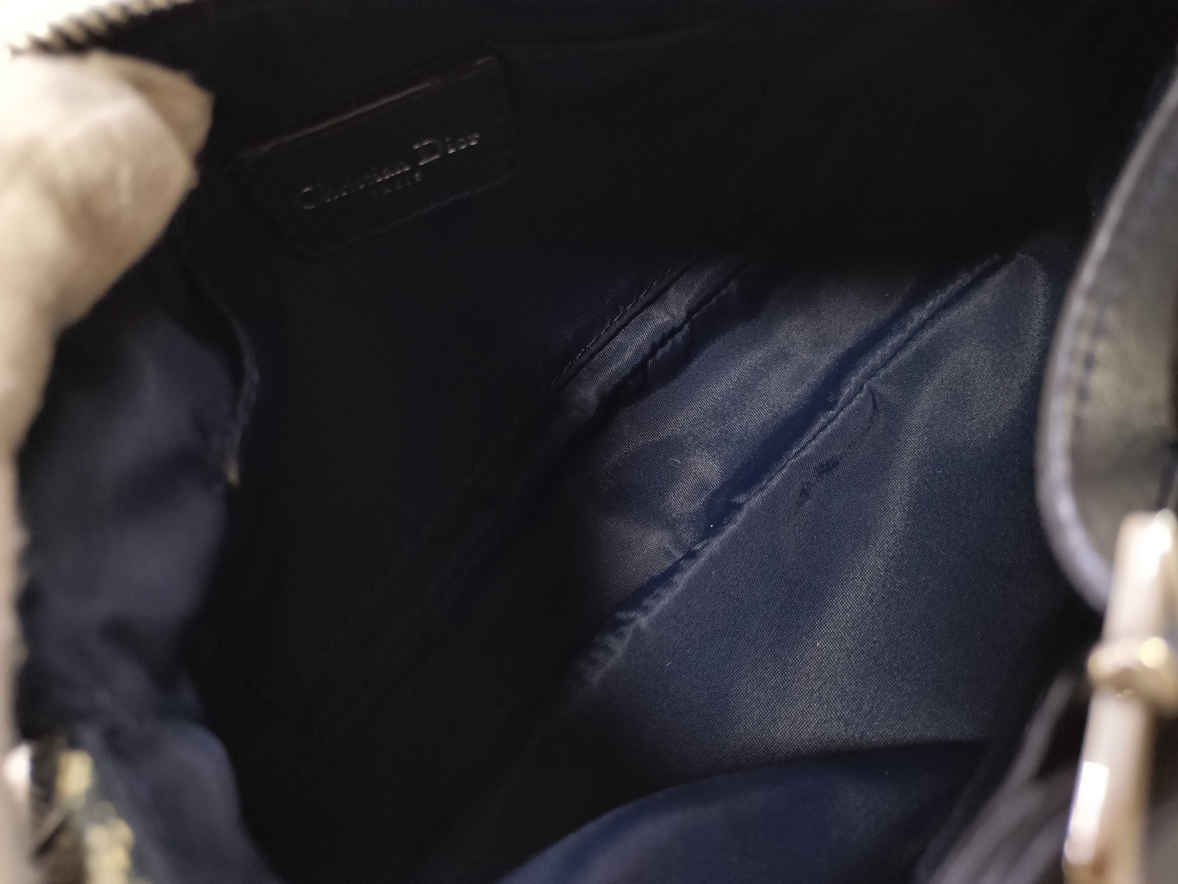 Trotter Logo Chain One-Shoulder Bag — view 9