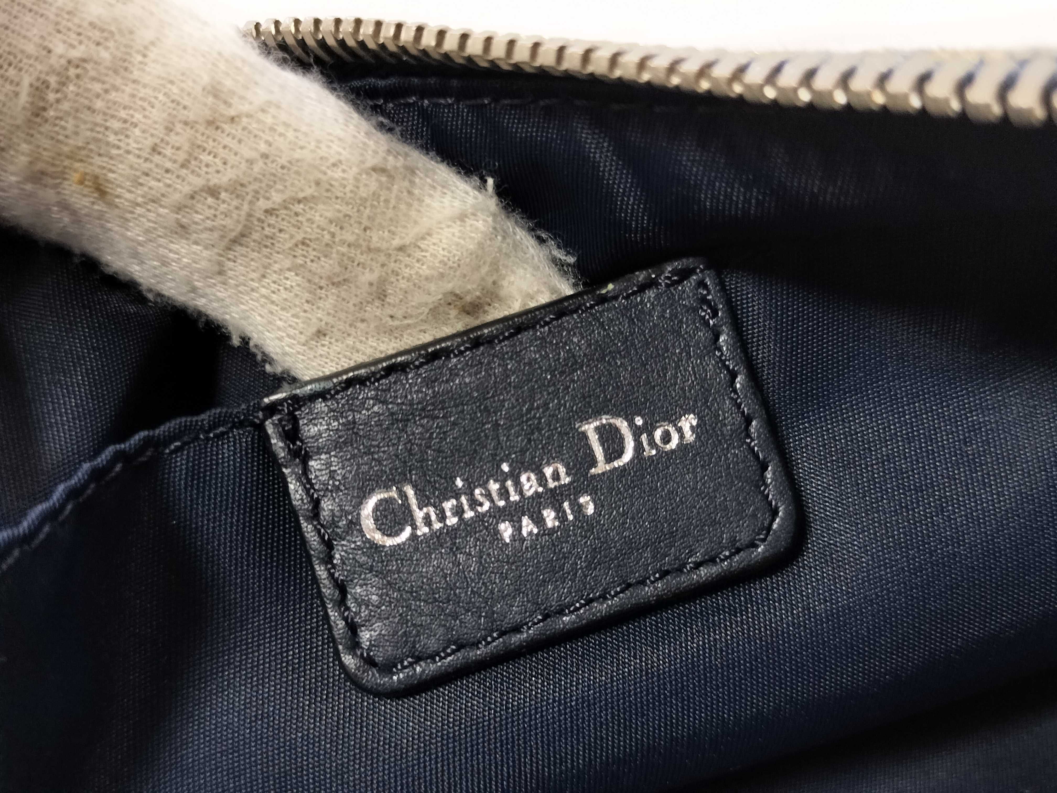 Trotter Logo Chain One-Shoulder Bag — view 10