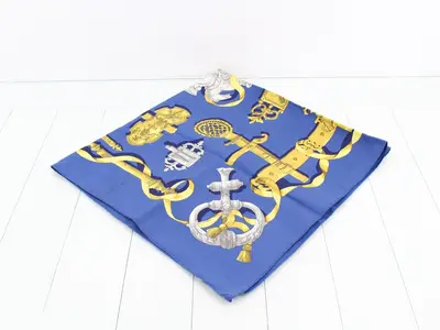 Carre 90 Blue Gold