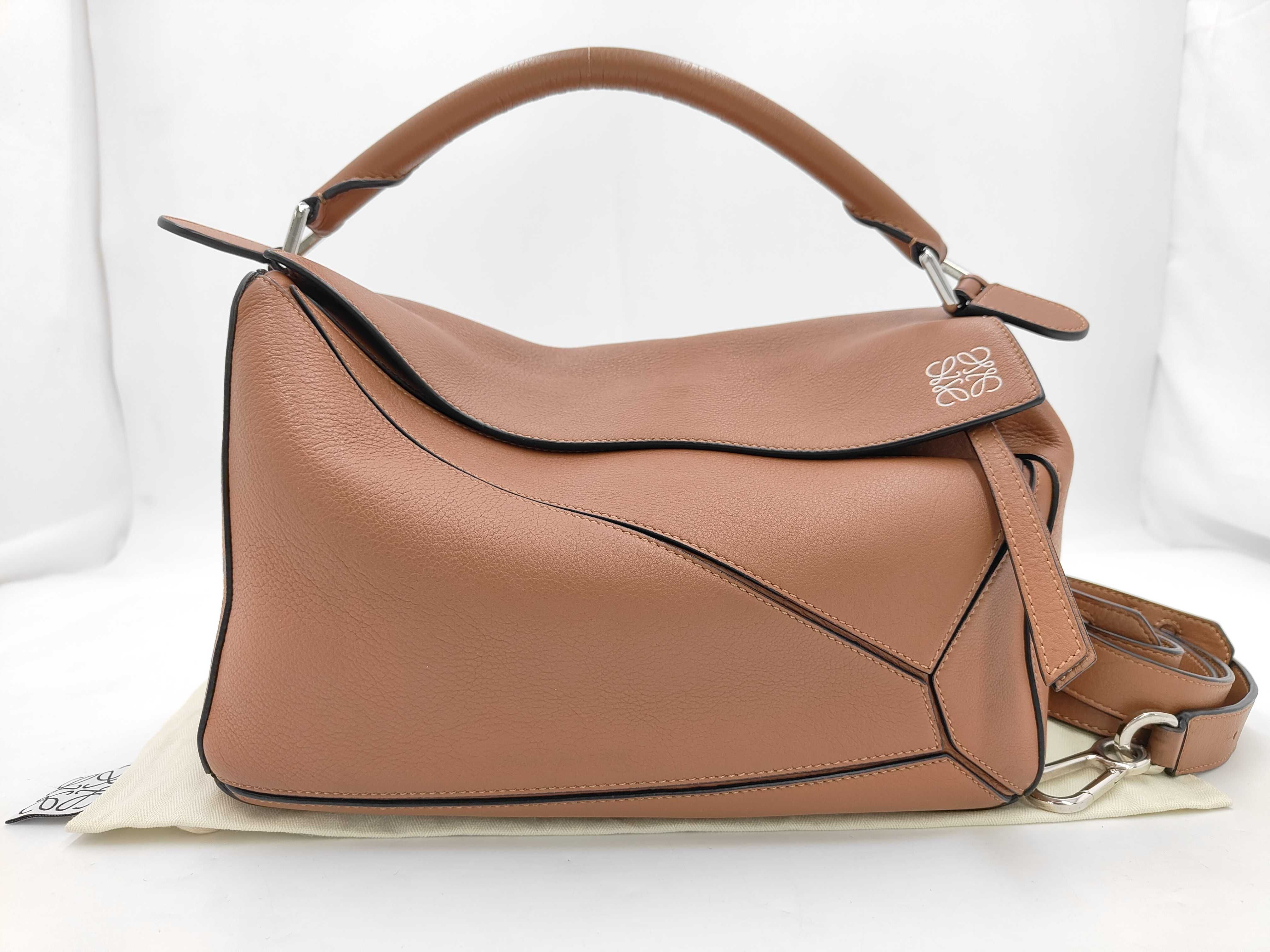 Puzzle Medium Handbag with Detachable Shoulder Strap and Zipper Closure. Suitable for hand, shoulder, or crossbody use.