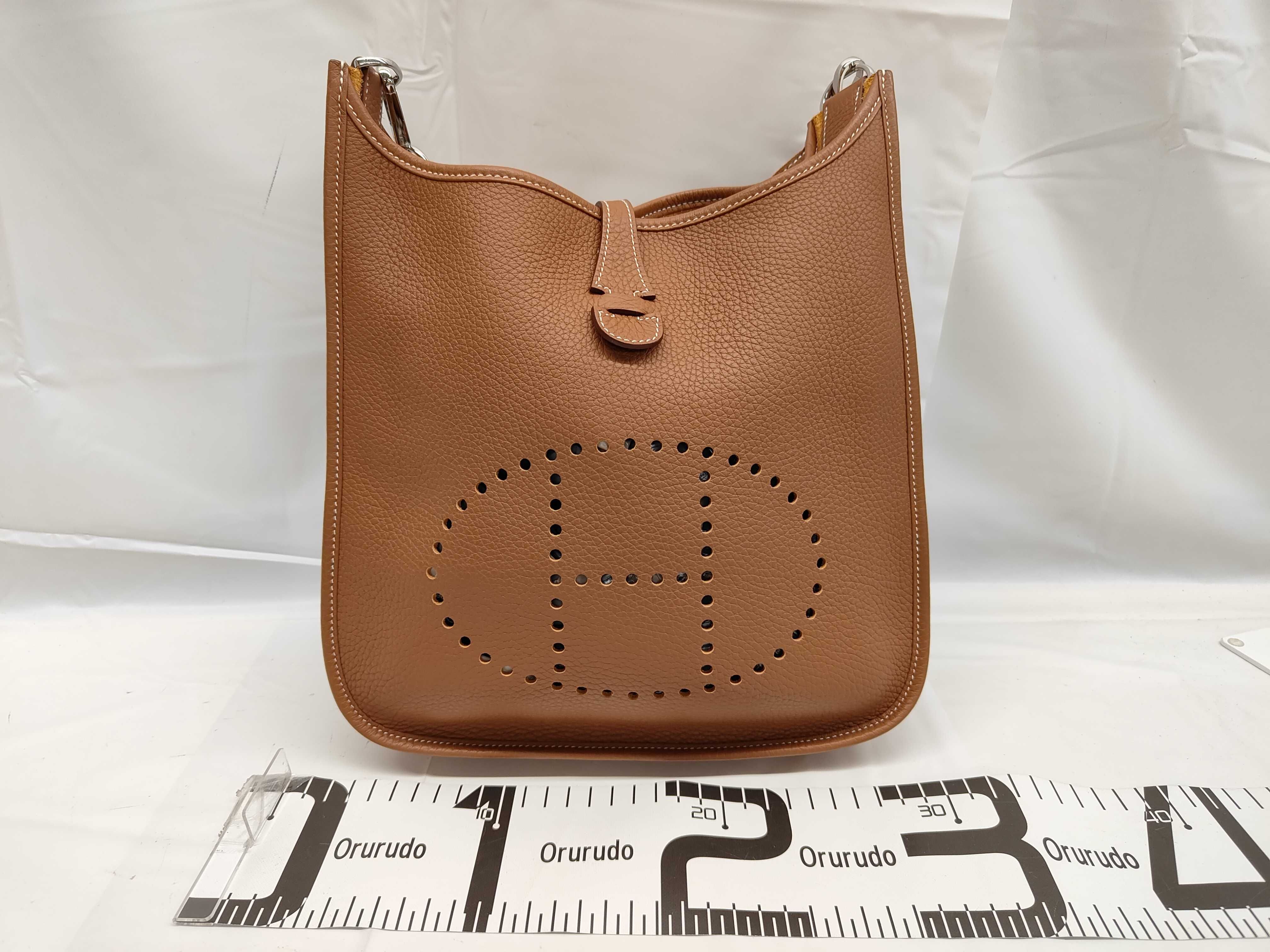 Evelyne 3PM Taurillon leather, gold, silver hardware, K stamp, shoulder bag — view 2