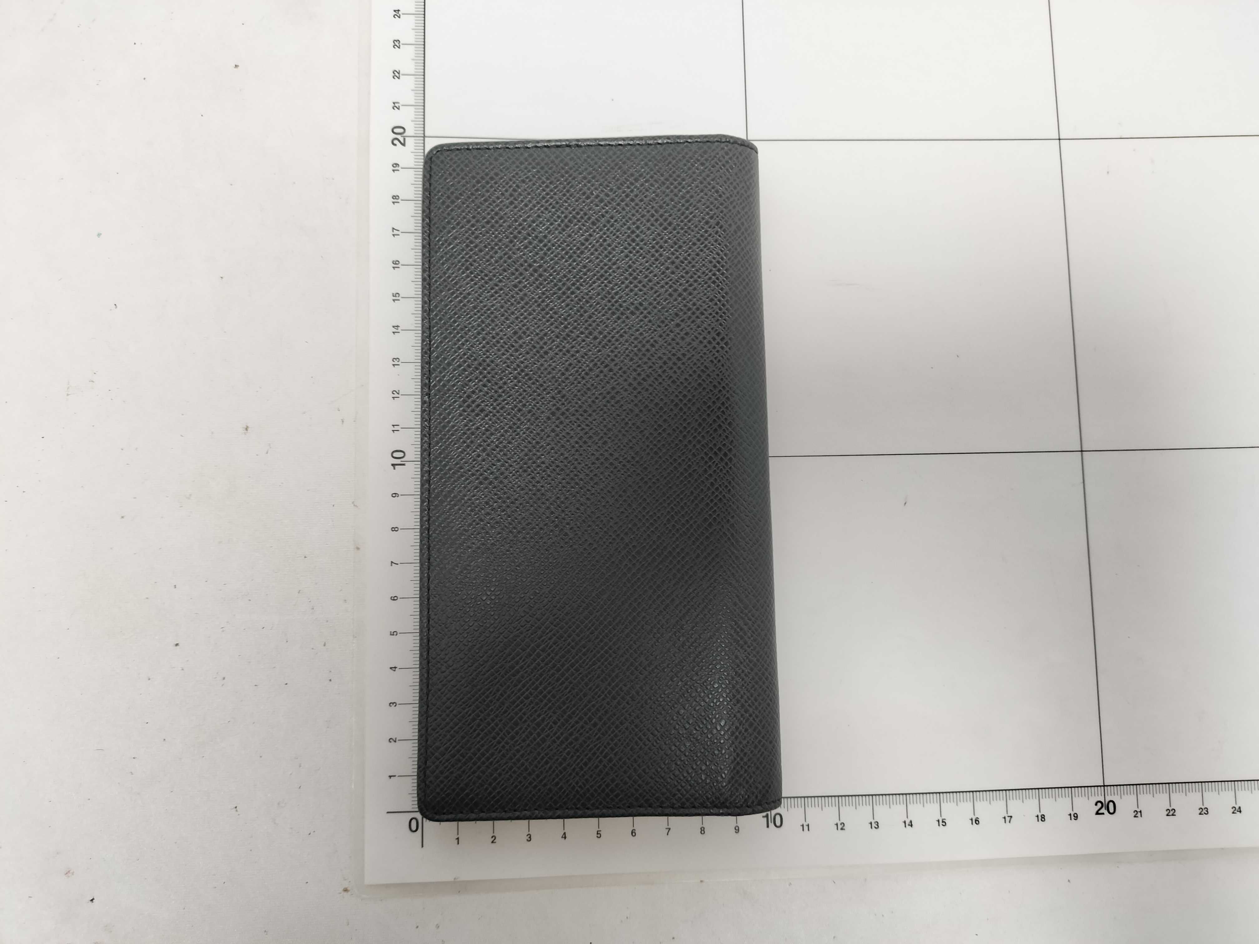 Taiga Plaza Leather Long Wallet Black Serial Number — view 2