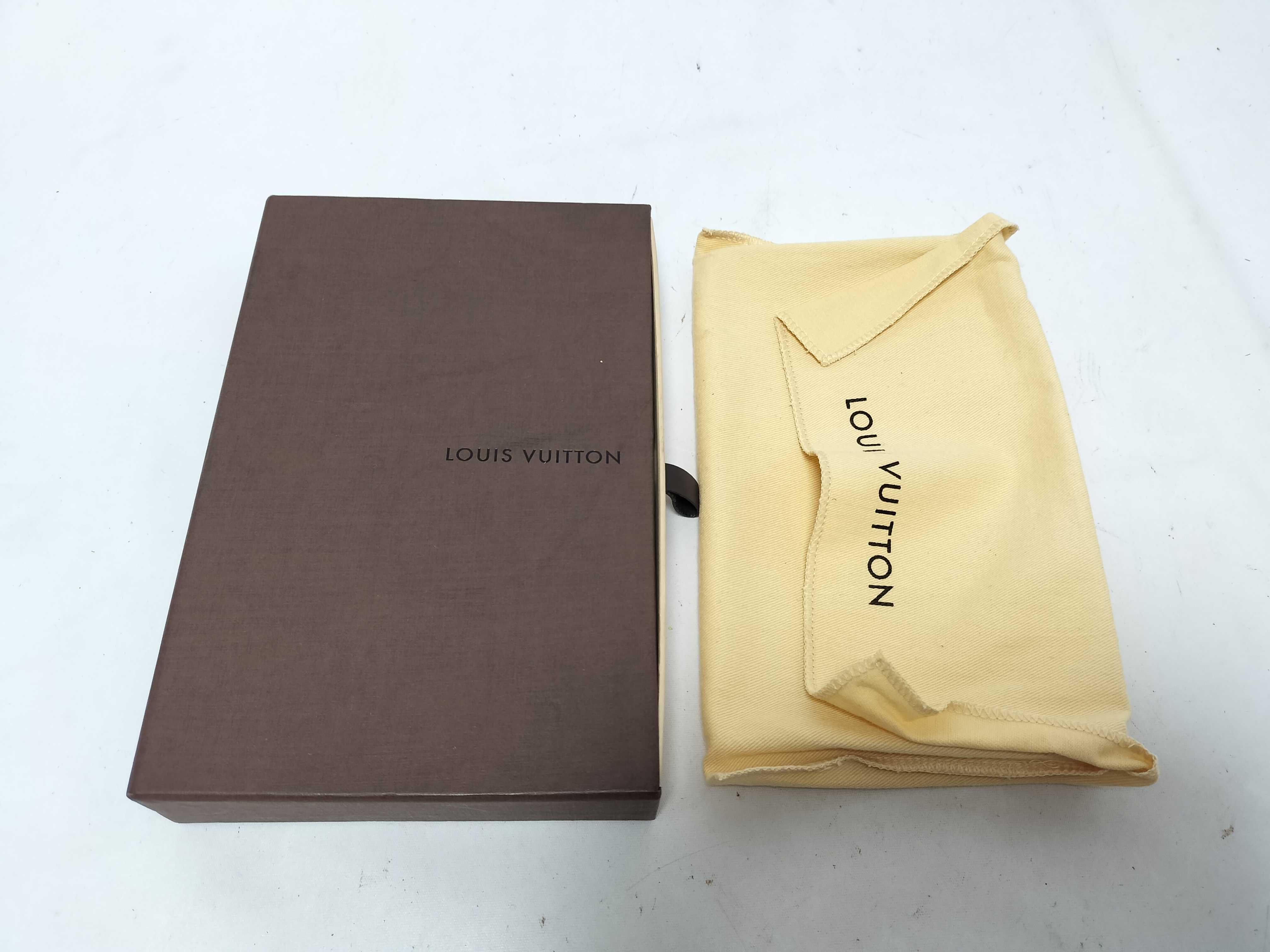 Taiga Plaza Leather Long Wallet Black Serial Number — view 12