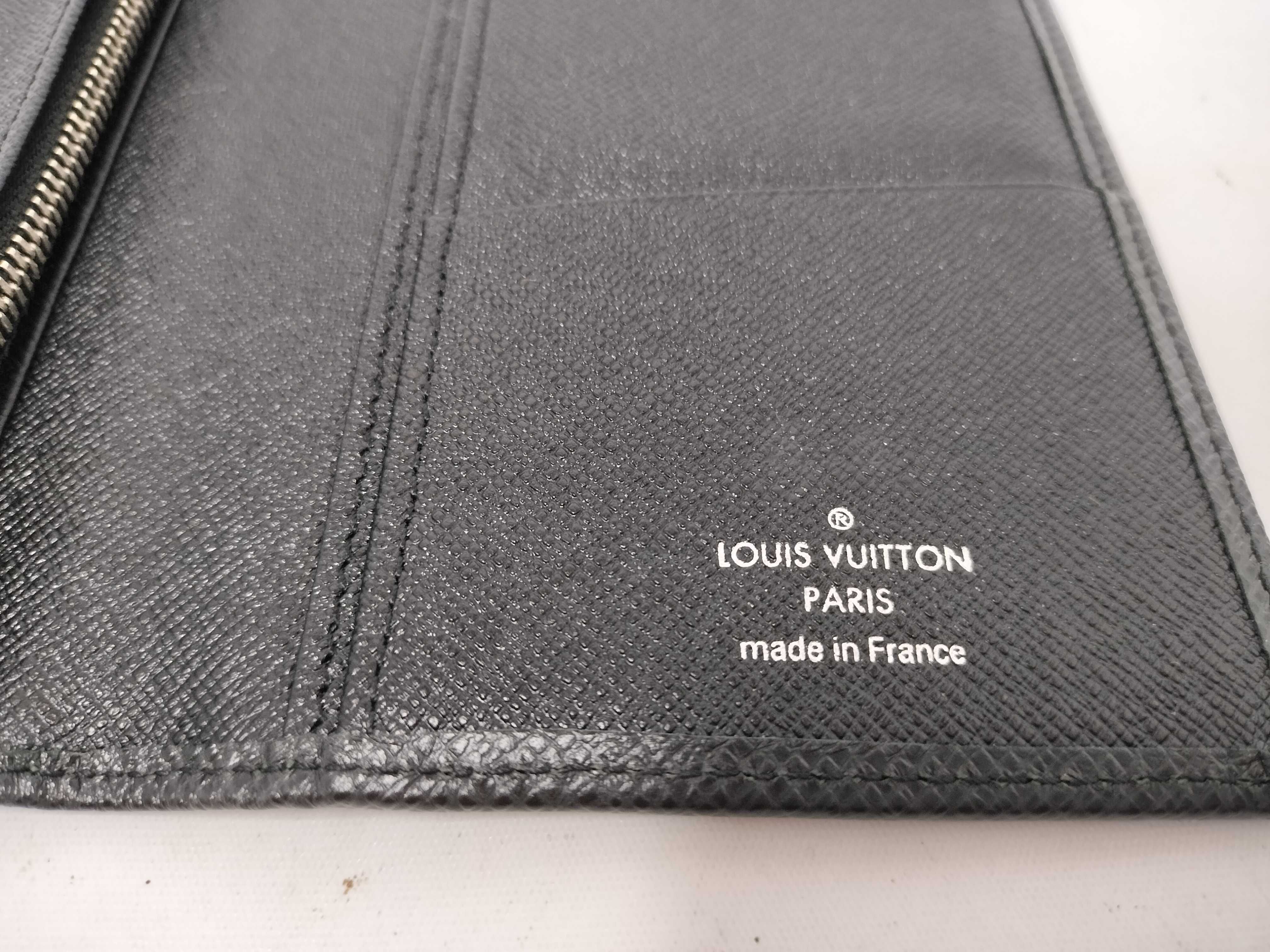 Taiga Plaza Leather Long Wallet Black Serial Number — view 8