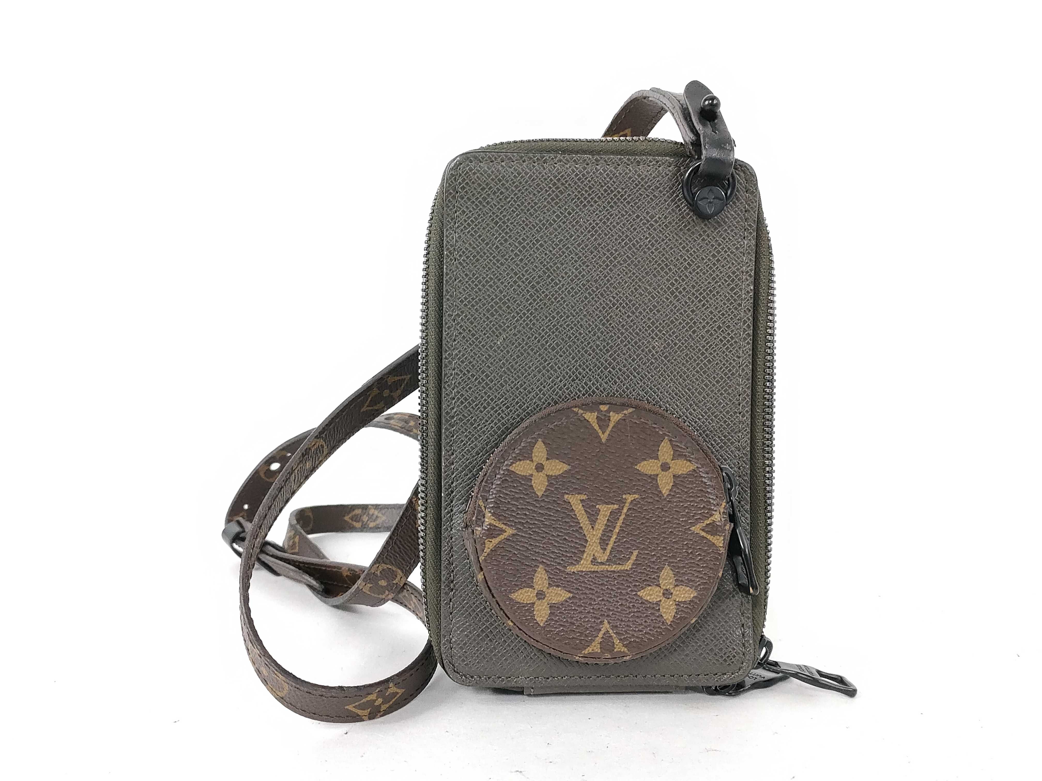 Monogram Louis Vuitton Smartphone Shoulder Bag