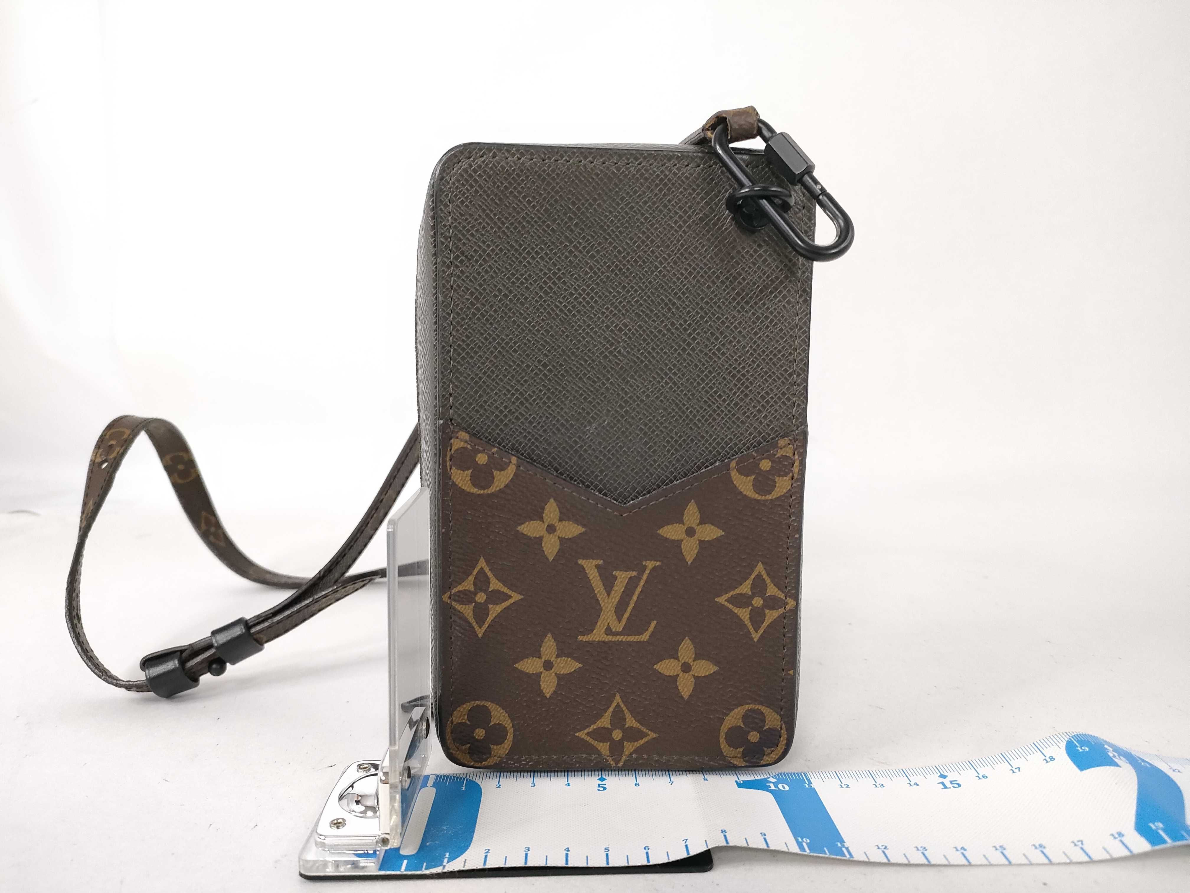 Monogram Louis Vuitton Smartphone Shoulder Bag — view 2