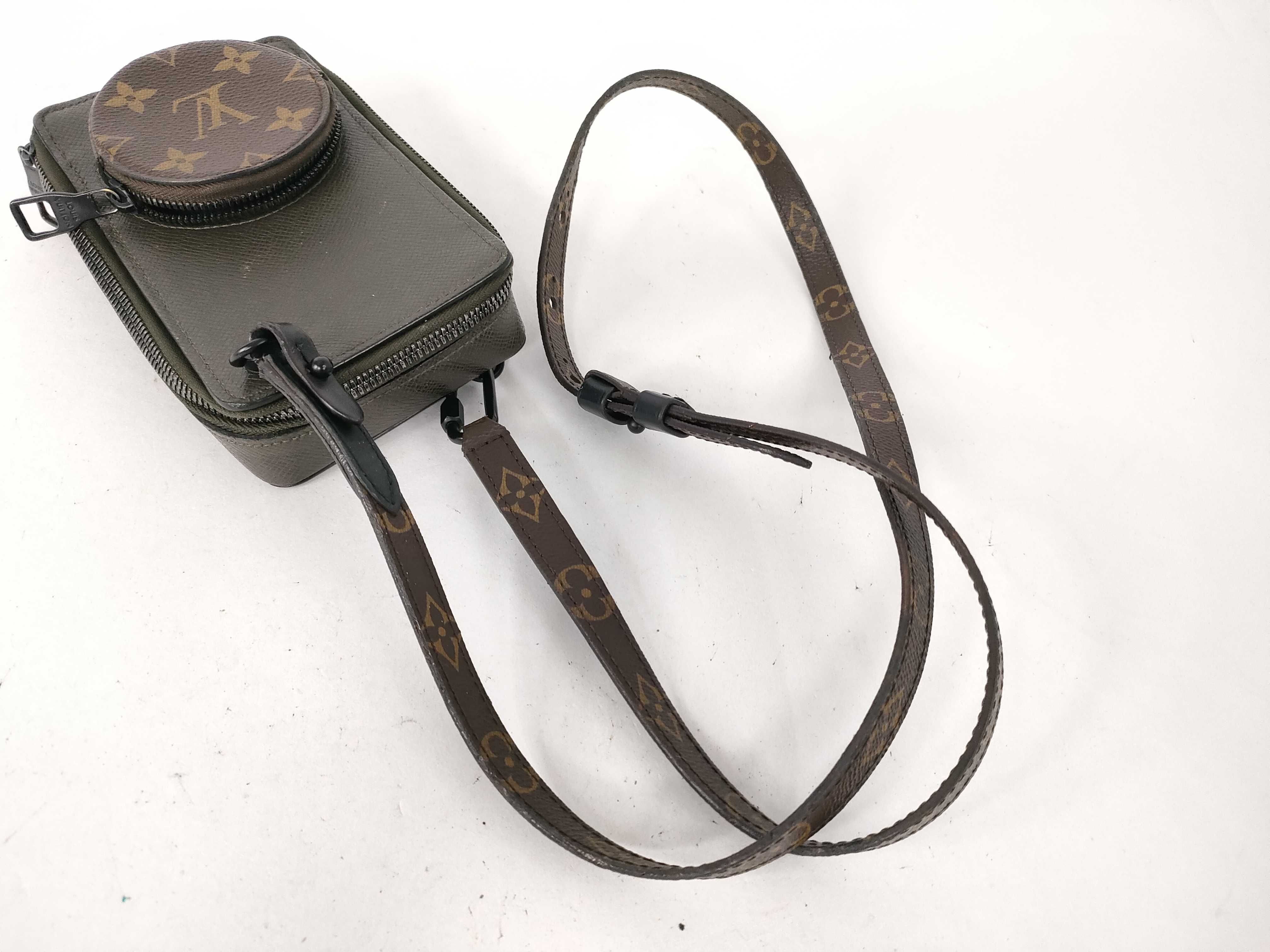 Monogram Louis Vuitton Smartphone Shoulder Bag — view 3