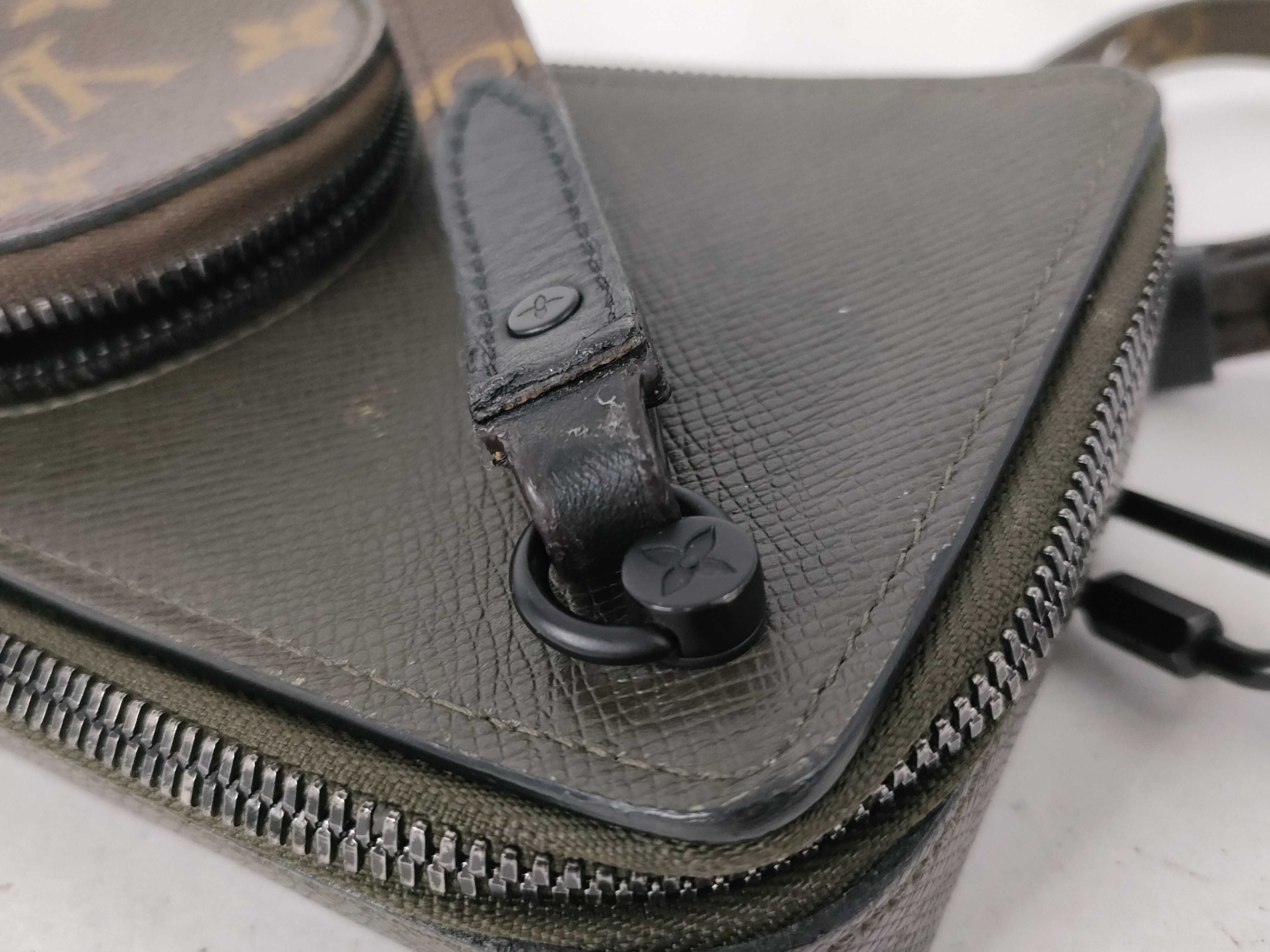 Monogram Louis Vuitton Smartphone Shoulder Bag — view 5