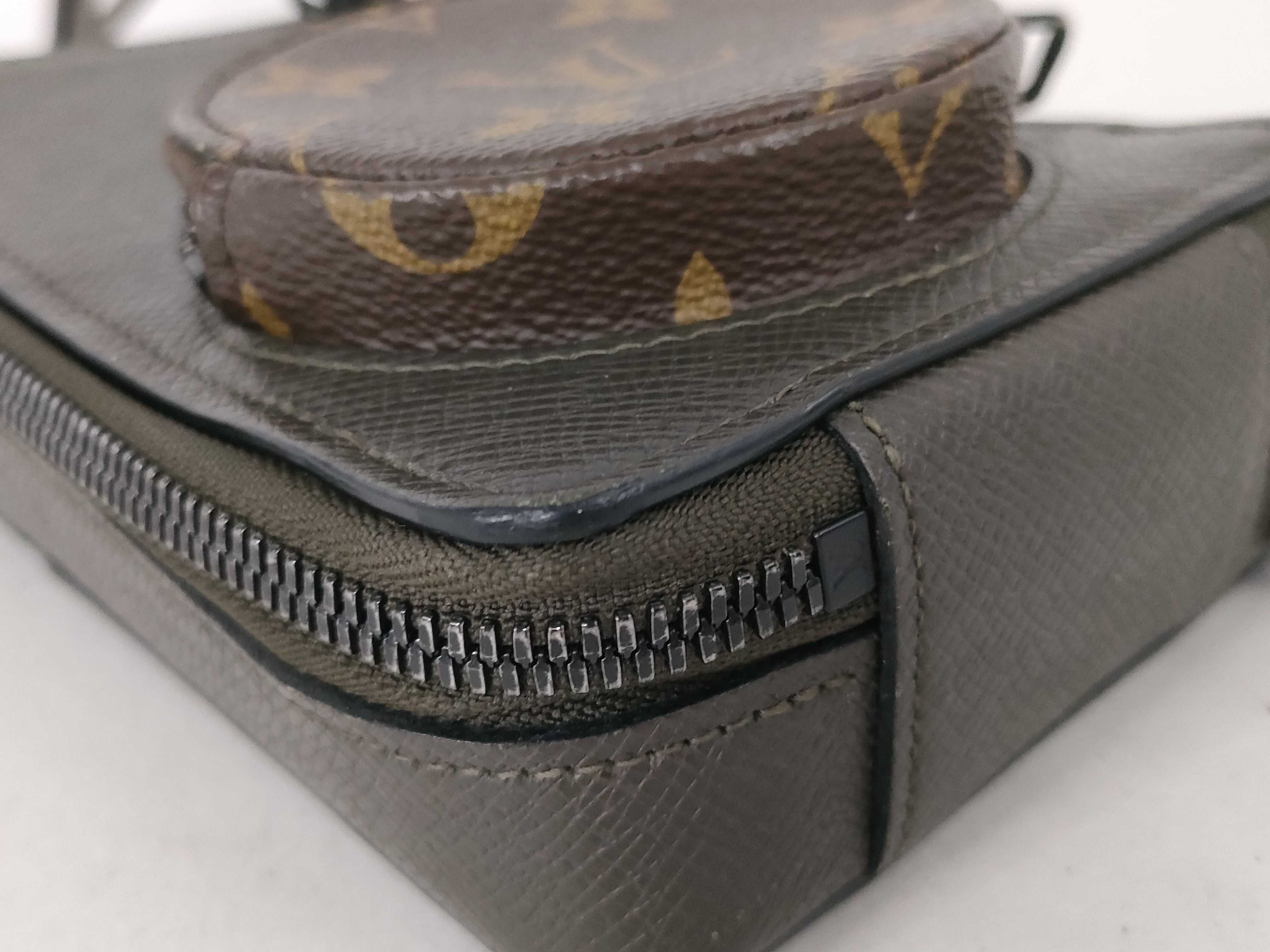 Monogram Louis Vuitton Smartphone Shoulder Bag — view 6